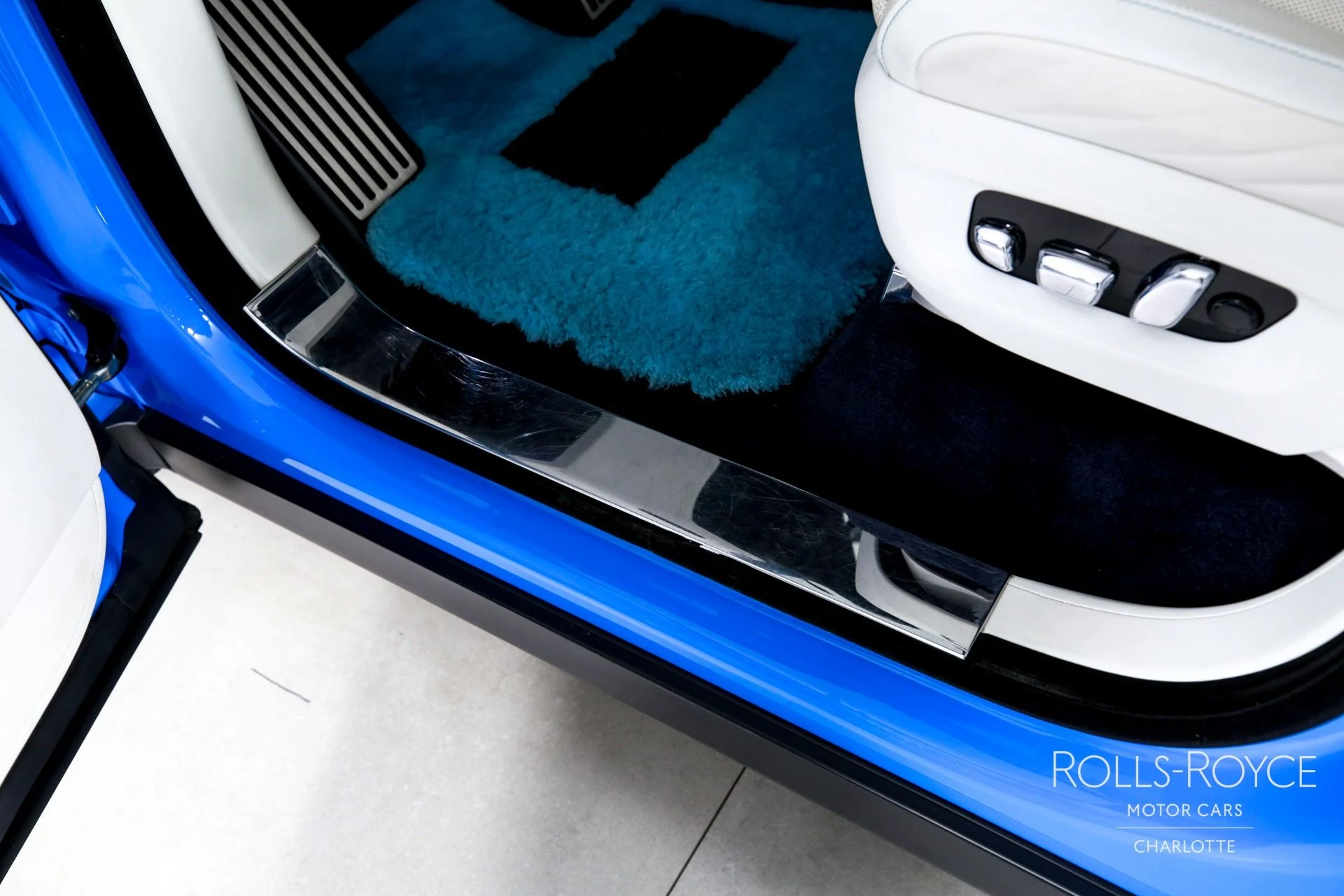 mph016_3518365317_Used_2023_Rolls_Royce_Cullinan_1771369577_f55dab0e0e