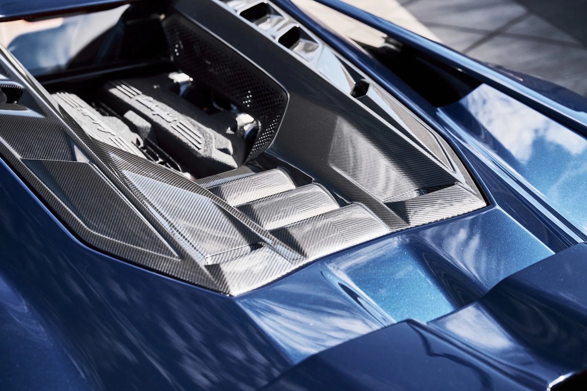 mph016_3527237968_Used_2025_Lamborghini_Revuelto_Base_1777078069_324b817c20