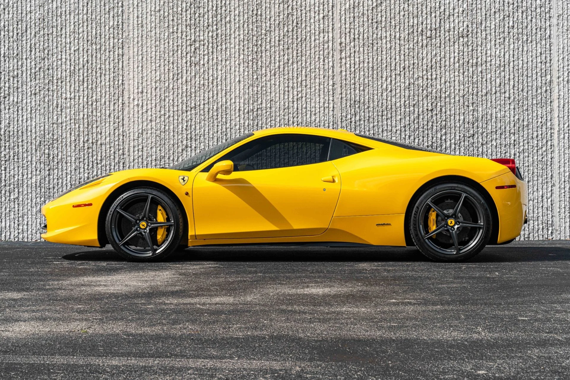 mph016_3535831695_Used_2013_Ferrari_458_Italia_Collector_Grade_in_Giallo_Modena_Carbon_1707420389_ecc6b695b6
