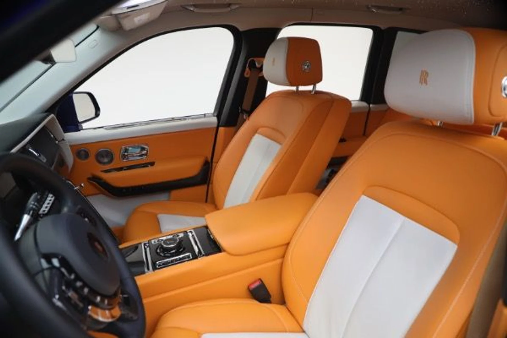 mph016_3538907909_Used_2023_Rolls_Royce_Black_Badge_Cullinan_26ca7870ae