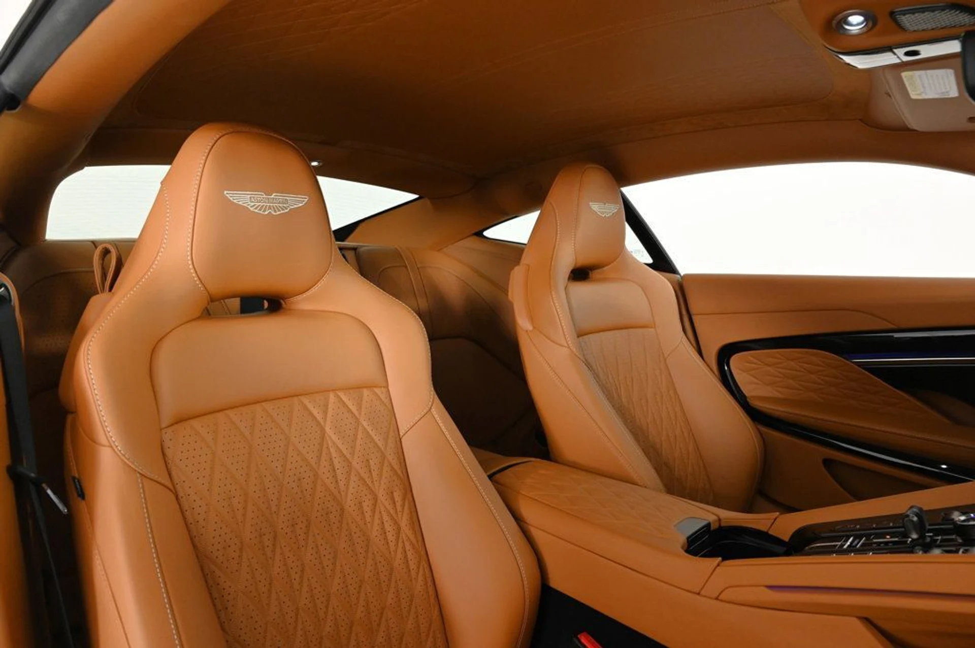 mph016_3541140151_new_2026_aston_martin_db12_coupe_11350_22943033_16_1024_9d0c789b07