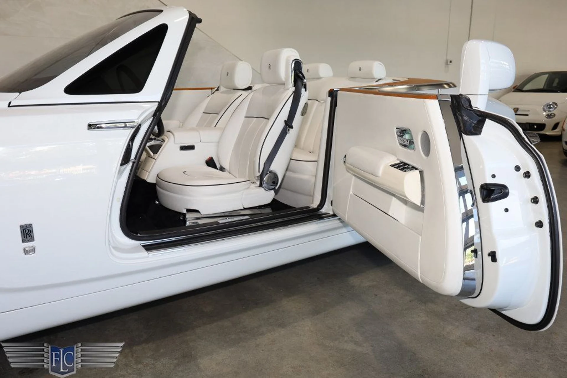 mph016_3544687391_used_2017_rolls_royce_phantom_drophead_covertiblefinaledition_9689_22834890_17_1024_22735f8d3b