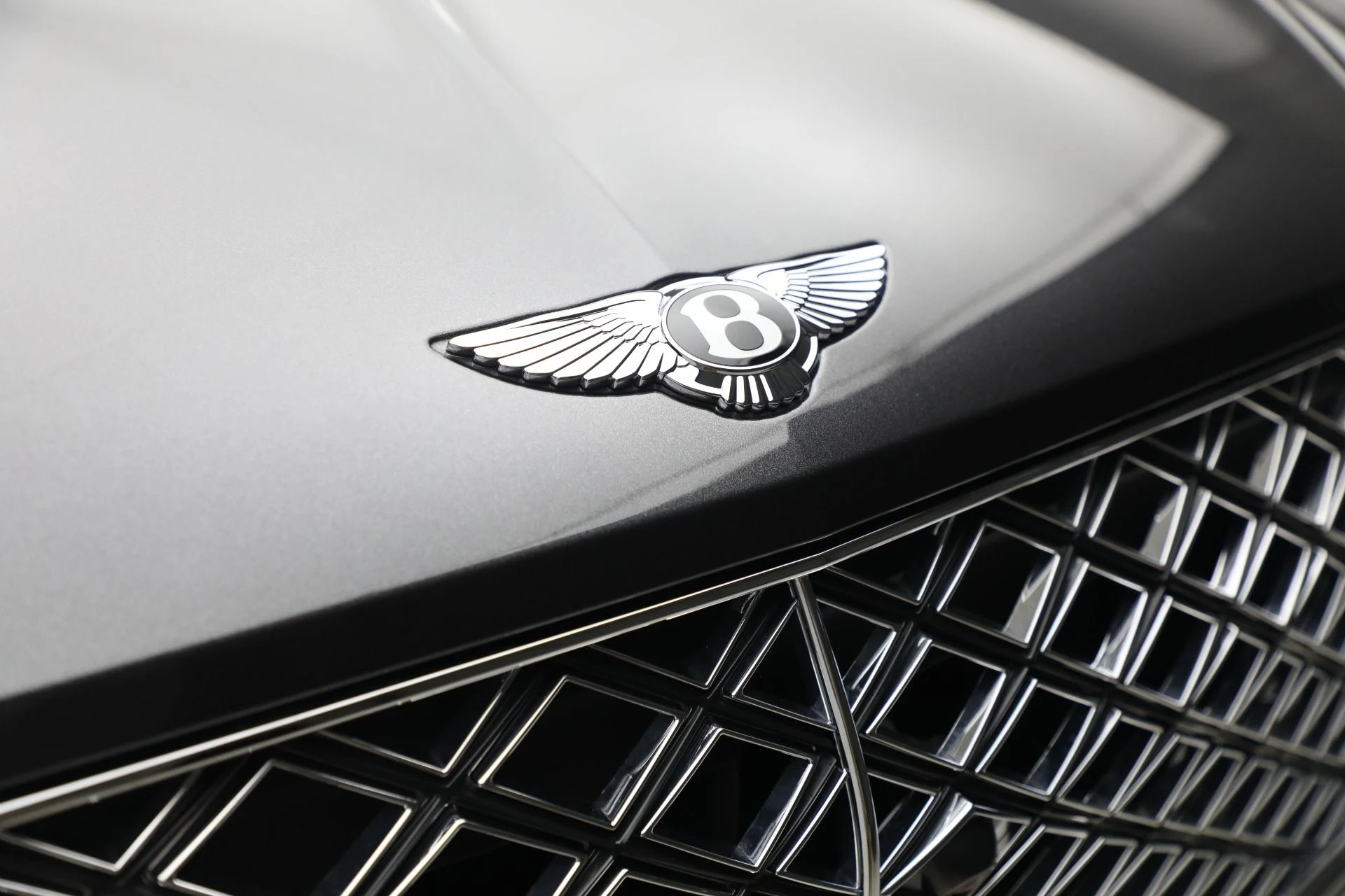 mph016_355419000_New_2025_Bentley_Bentayga_EWB_Mulliner_V8_c80b2d9048