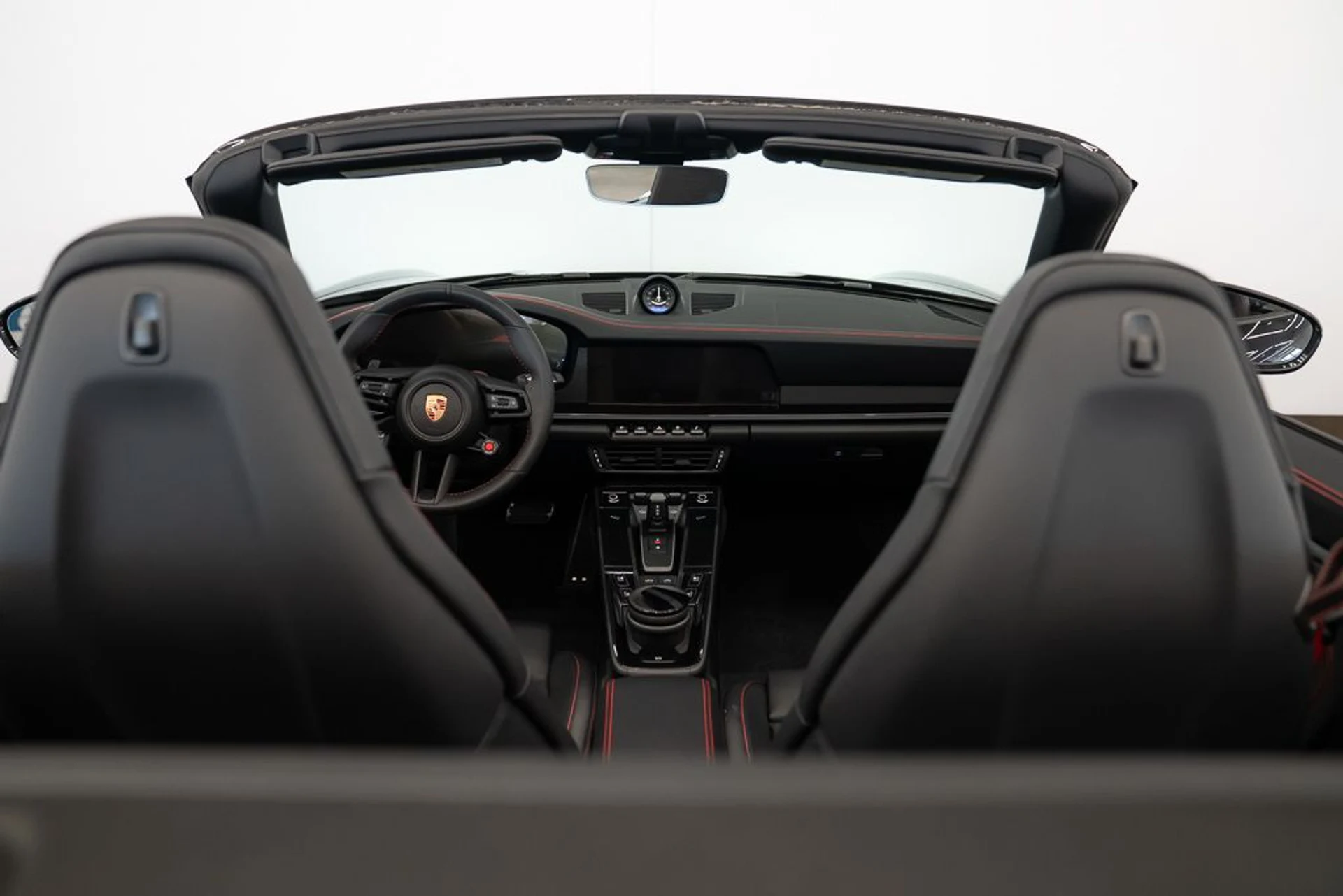 mph016_3557059730_porsche_911_2025_jpg_v_1775165756_5f04ffc7c2