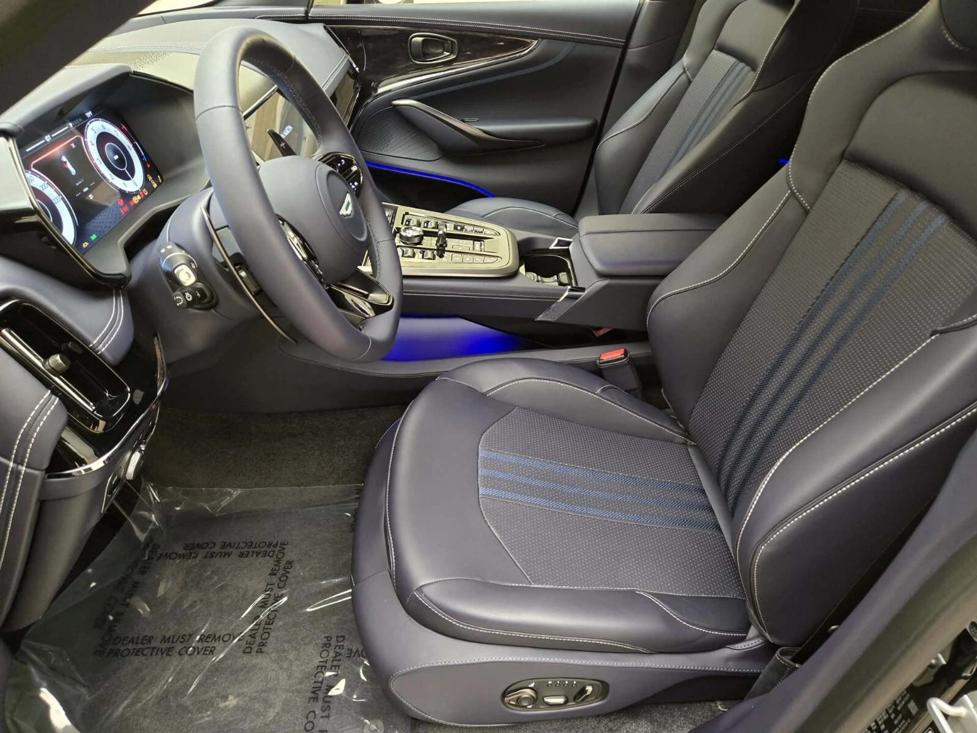 mph016_3563146045_New_2025_Aston_Martin_DBX_707_1753162622_54cd39d42e