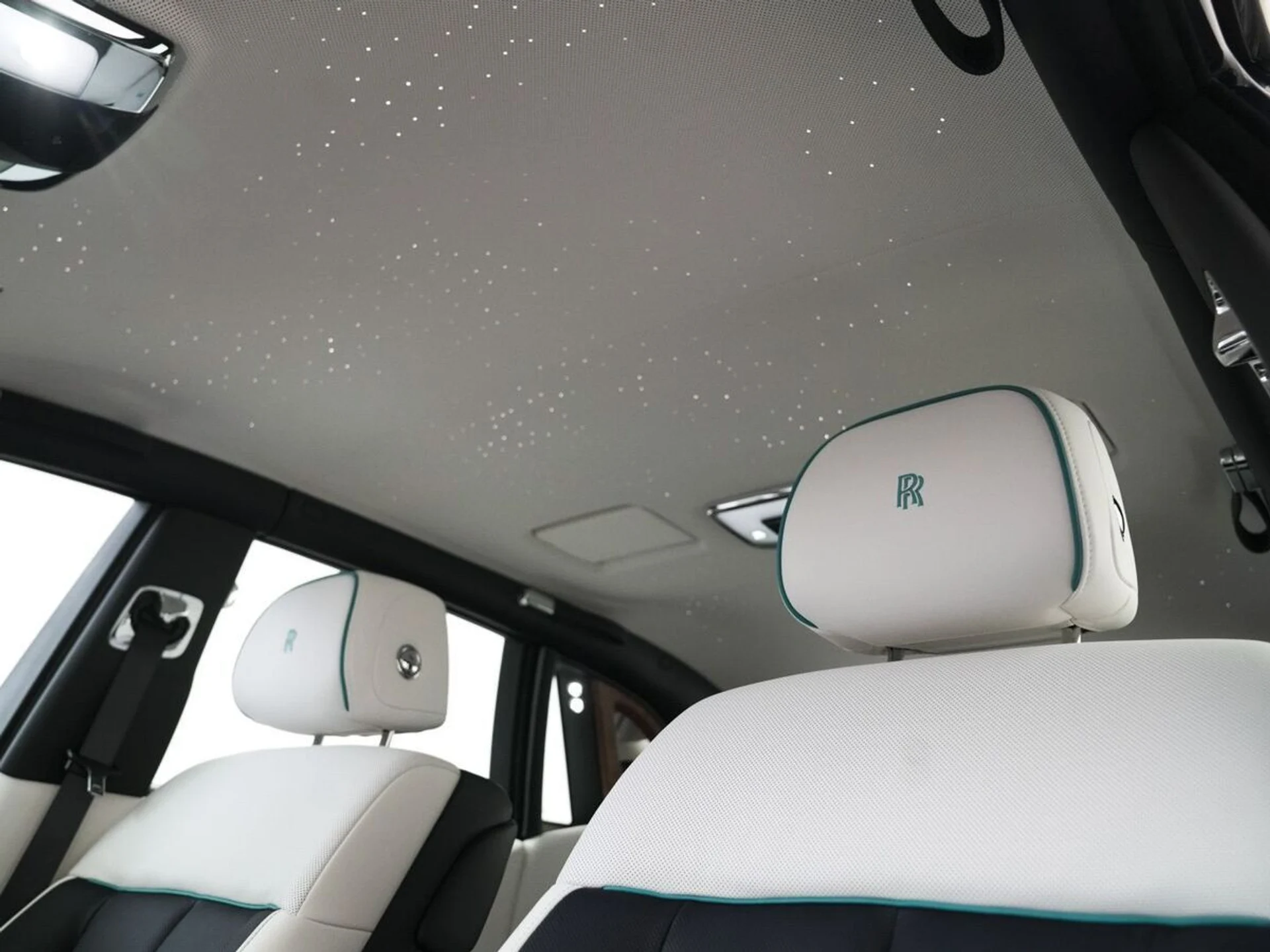 mph016_357180135_rqja3vou5omjlaaialge2n6lie8y_7b10a43a31