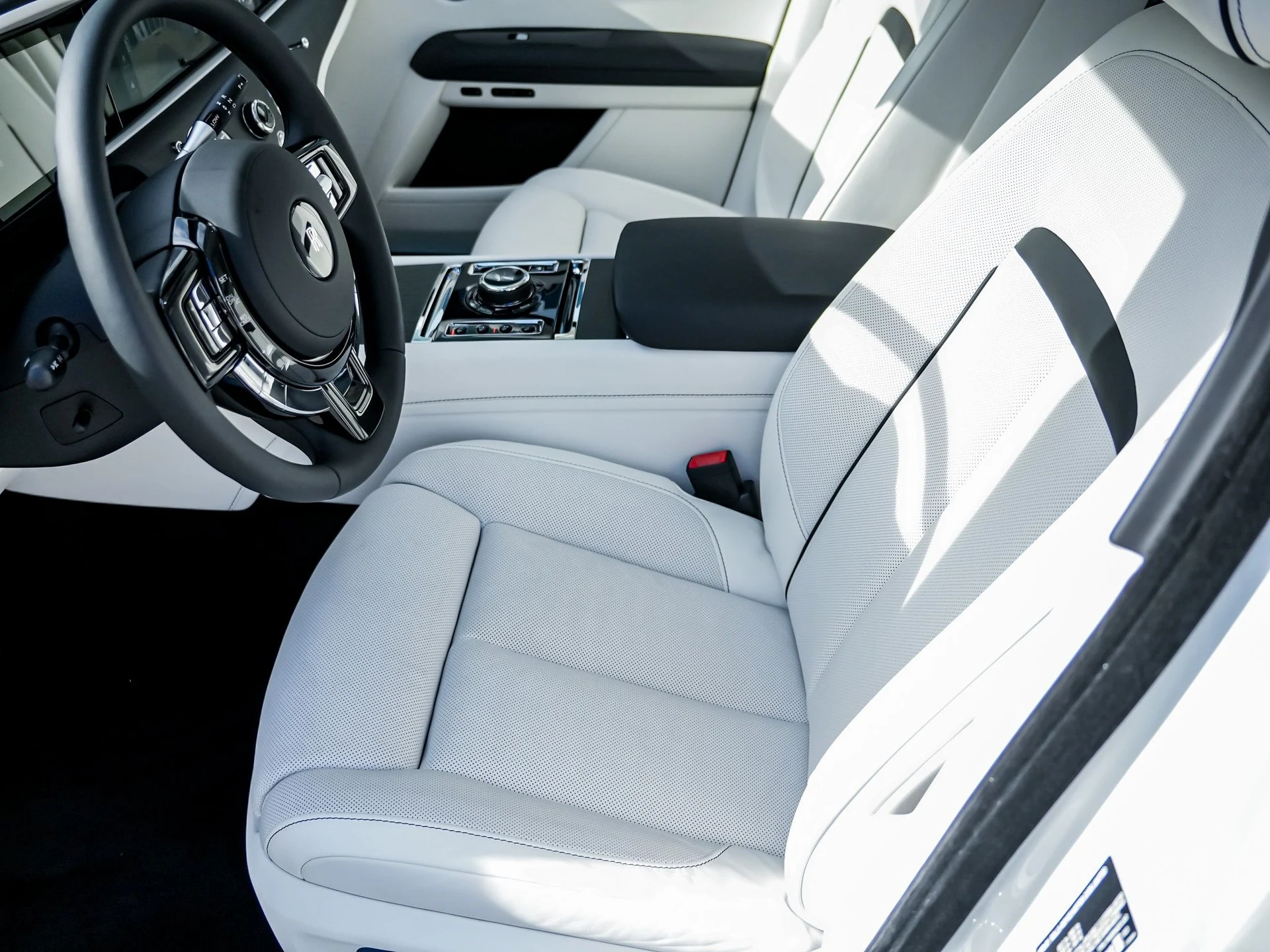 mph016_3573582644_Hi_Tech_Luxury_Imports_LLC_SCA_23_GZ_00_VU_236165_image_16_f32c09b875