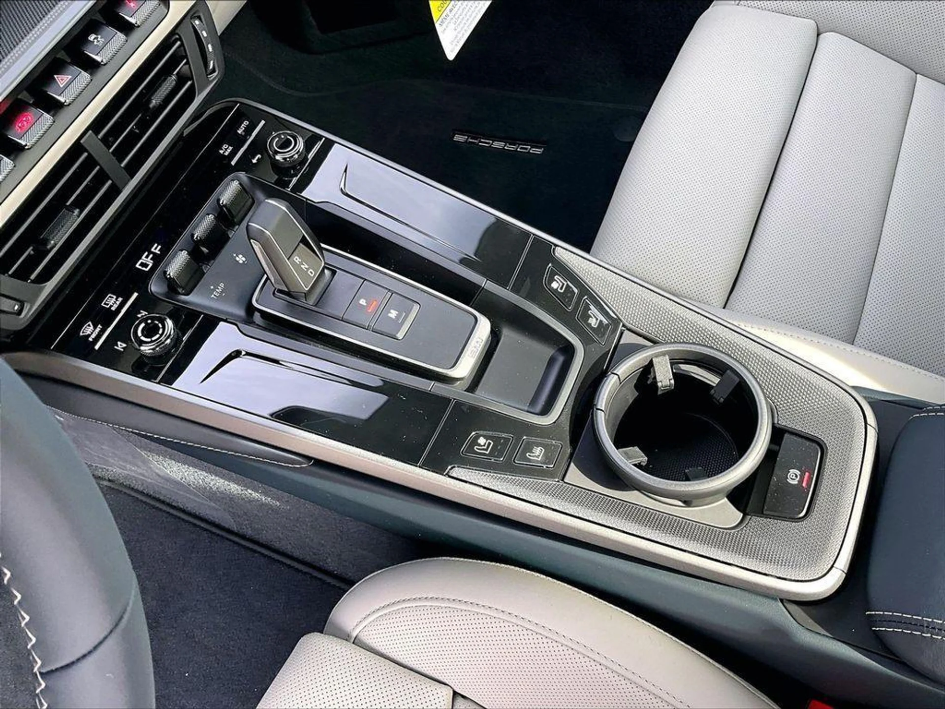 mph016_3576031808_qs_UKPELF_Hj_Ln_LPB_Zv_E1m_FO_0_LG_2g_8c3a38b84d