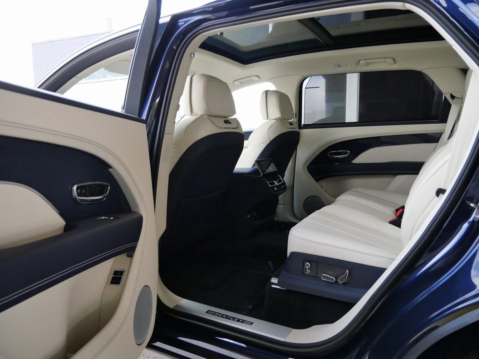 mph016_3583021055_55fcaf15878f02e354a4a6360fc6375bx_1d505e695c