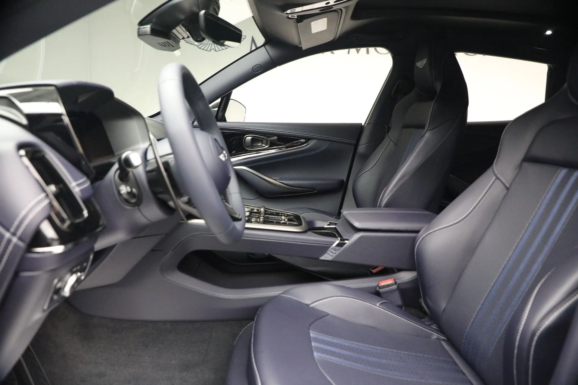 mph016_3584307433_New_2026_Aston_Martin_DBX_707_1767992877_ff5fc9ce89