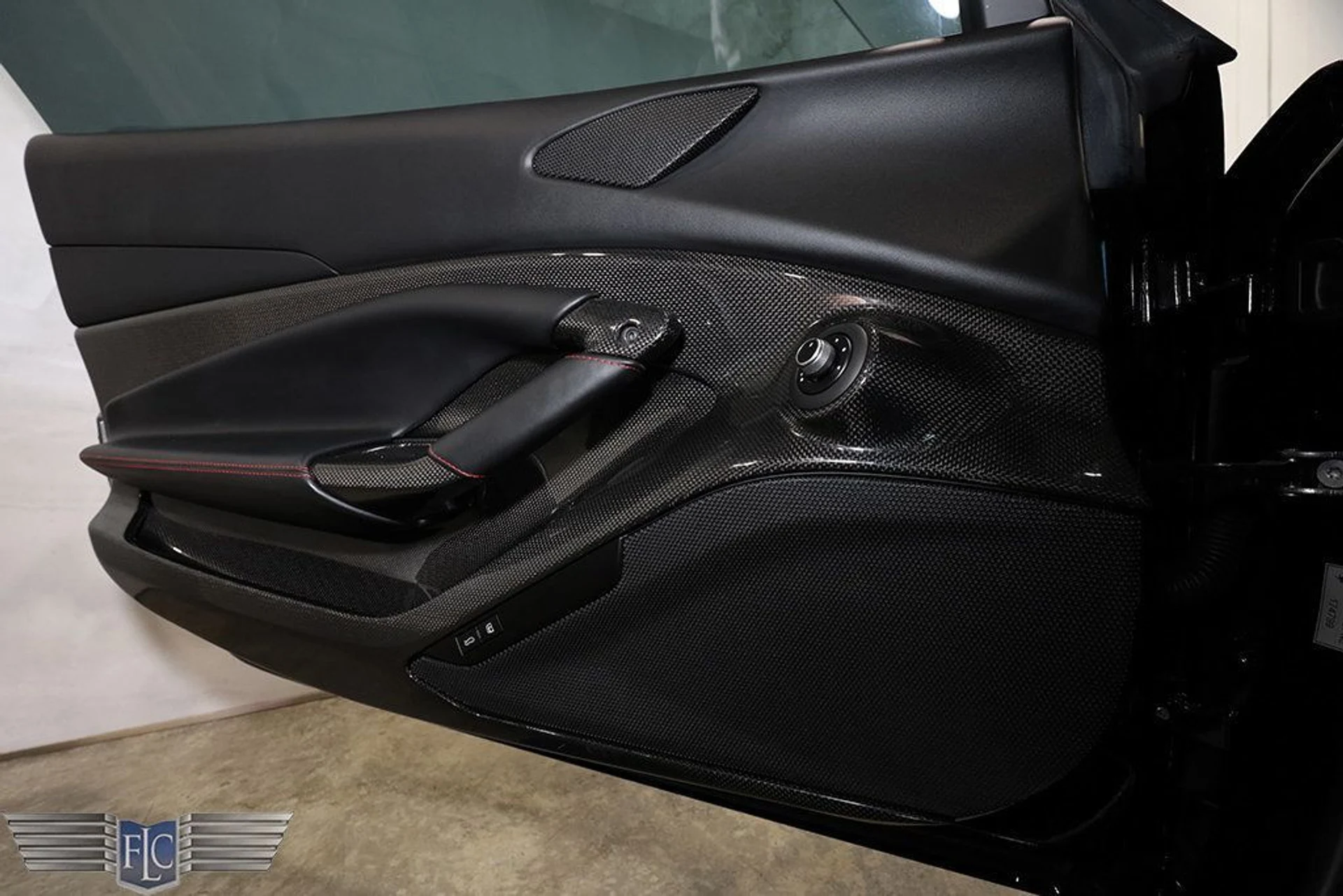 mph016_3590355666_used_2020_ferrari_f8_tributo_coupe_9689_22960423_17_1024_002b6ac3e0