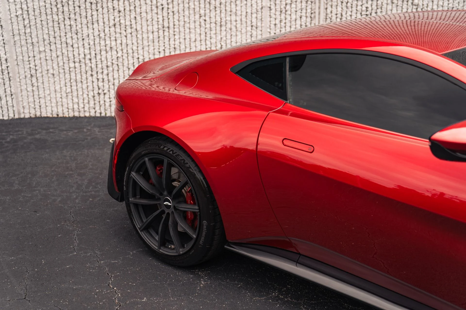 mph016_359331093_Used_2019_Aston_Martin_Vantage_Painted_Hyper_Red_1790717746_b4cf77ddaf