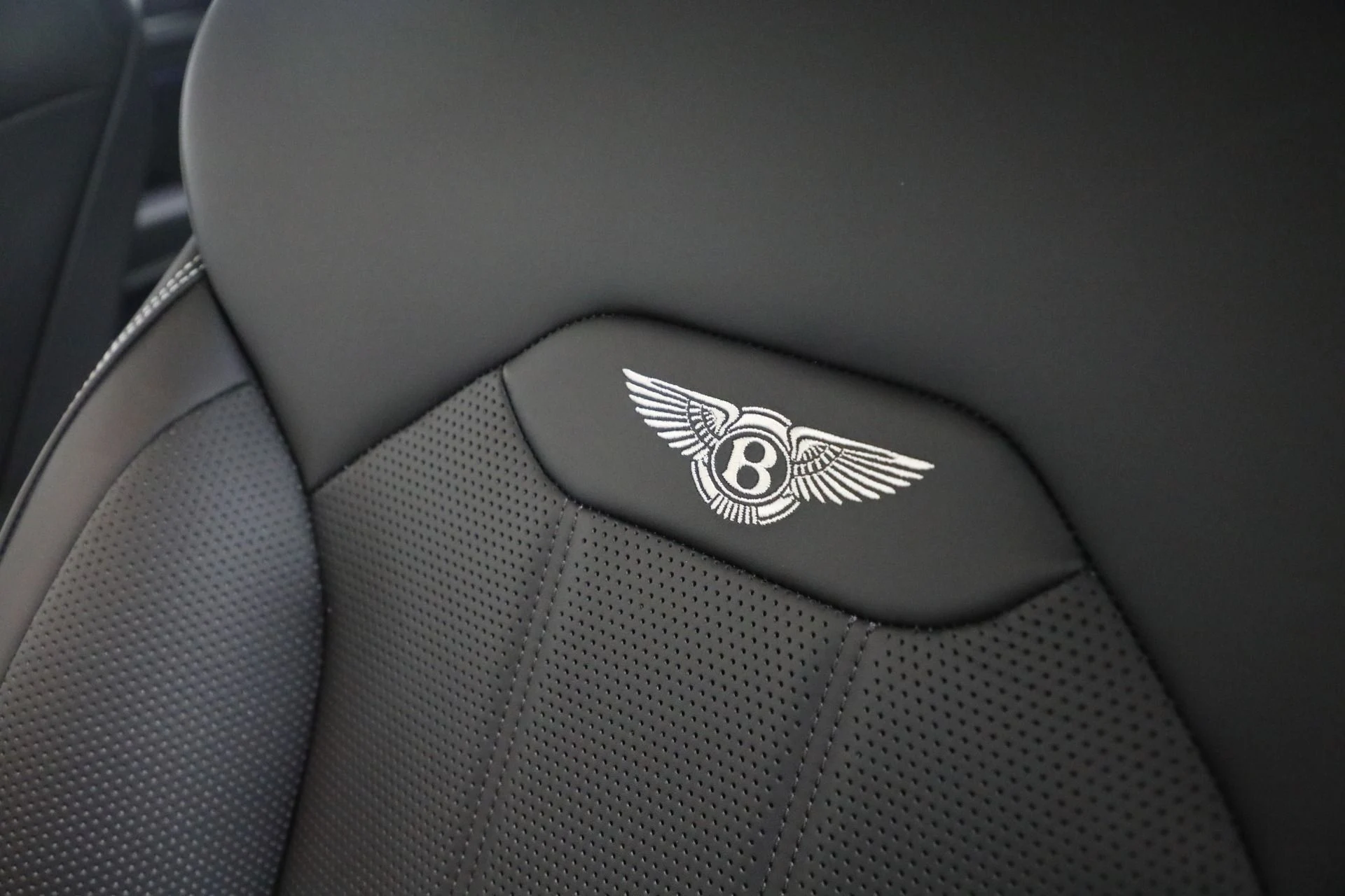 mph016_3598138963_Used_2023_Bentley_Bentayga_V8_6ae99fced8