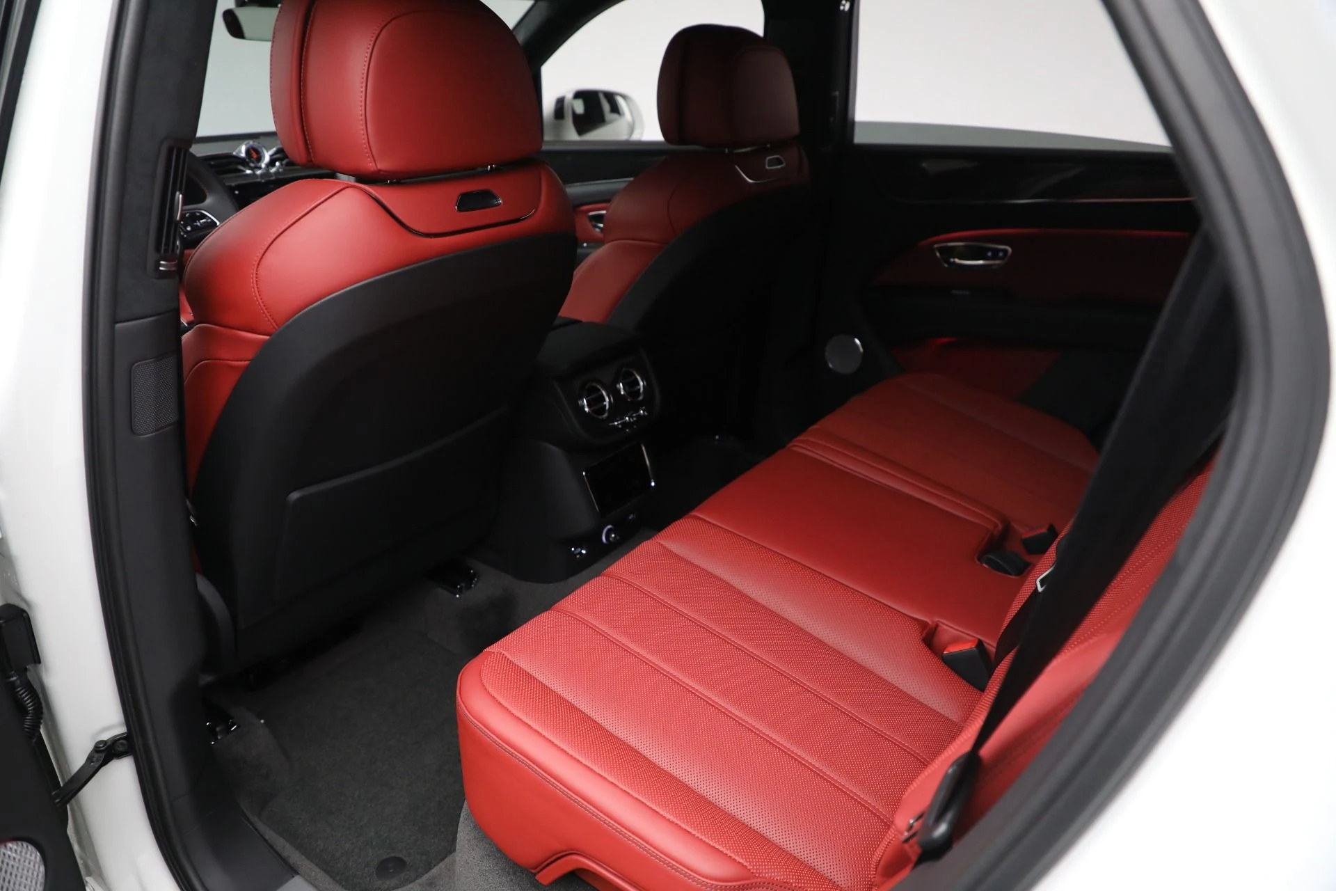 mph016_3601057701_New_2025_Bentley_Bentayga_V8_606c4777ce