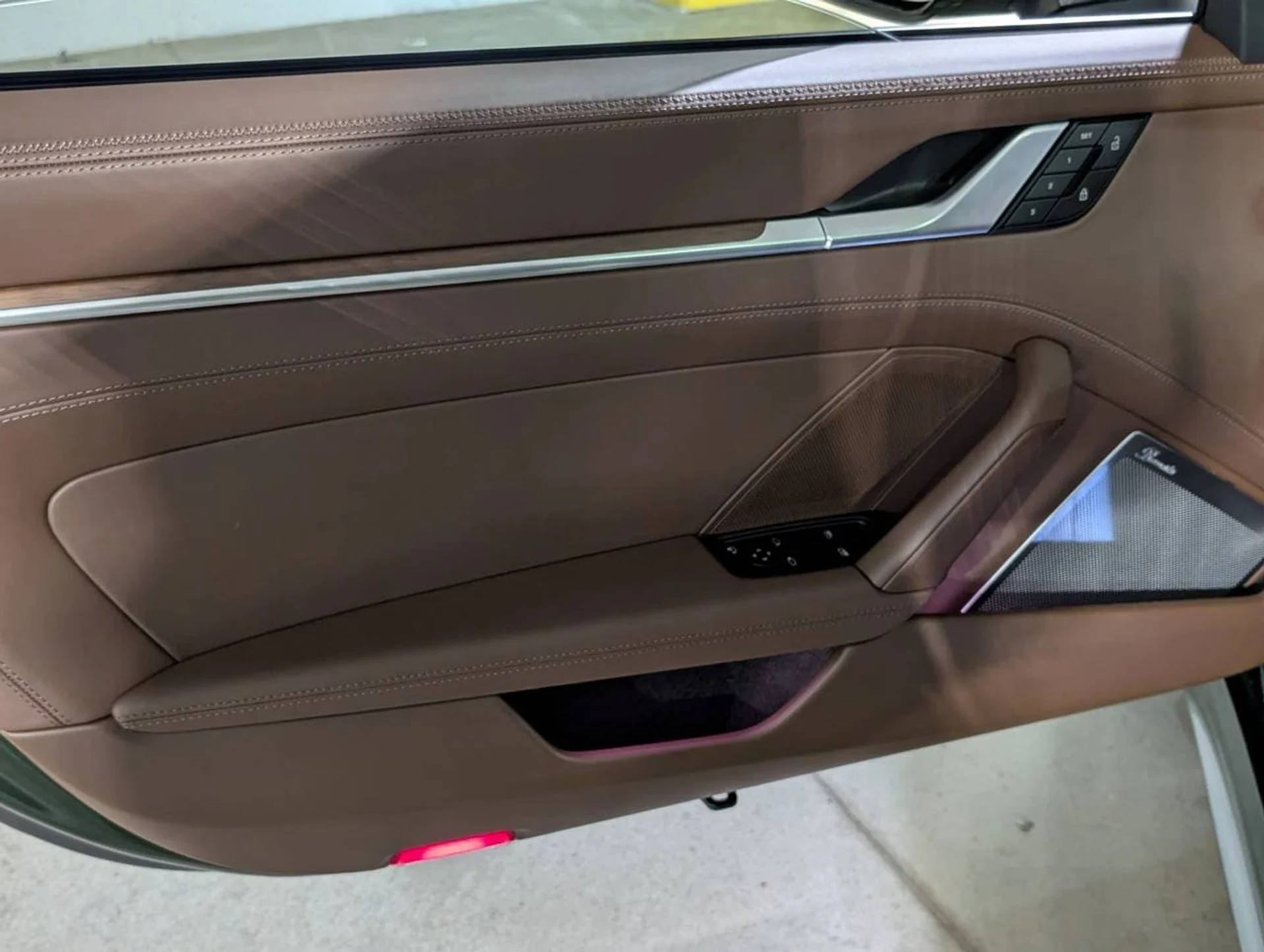 mph016_3602231438_677e364e45948522bc9acc40ea1c46bbx_dd9f7e17e0