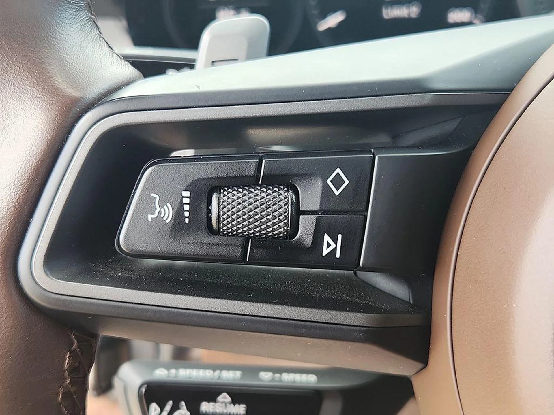 mph016_3606621017_ro_K_Mc_Lrc_Ulyd7ee9ycs_Yg_Avv_J8s_c15f1c4f8a