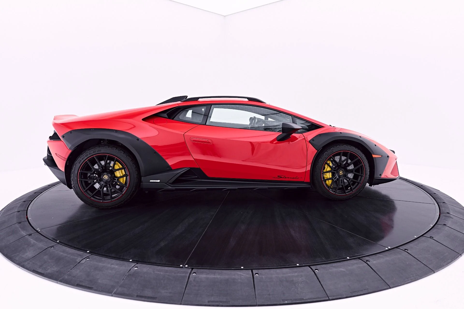 mph016_360764762_Used_2023_Lamborghini_Huracan_Sterrato_Base_1782841493_5446012238