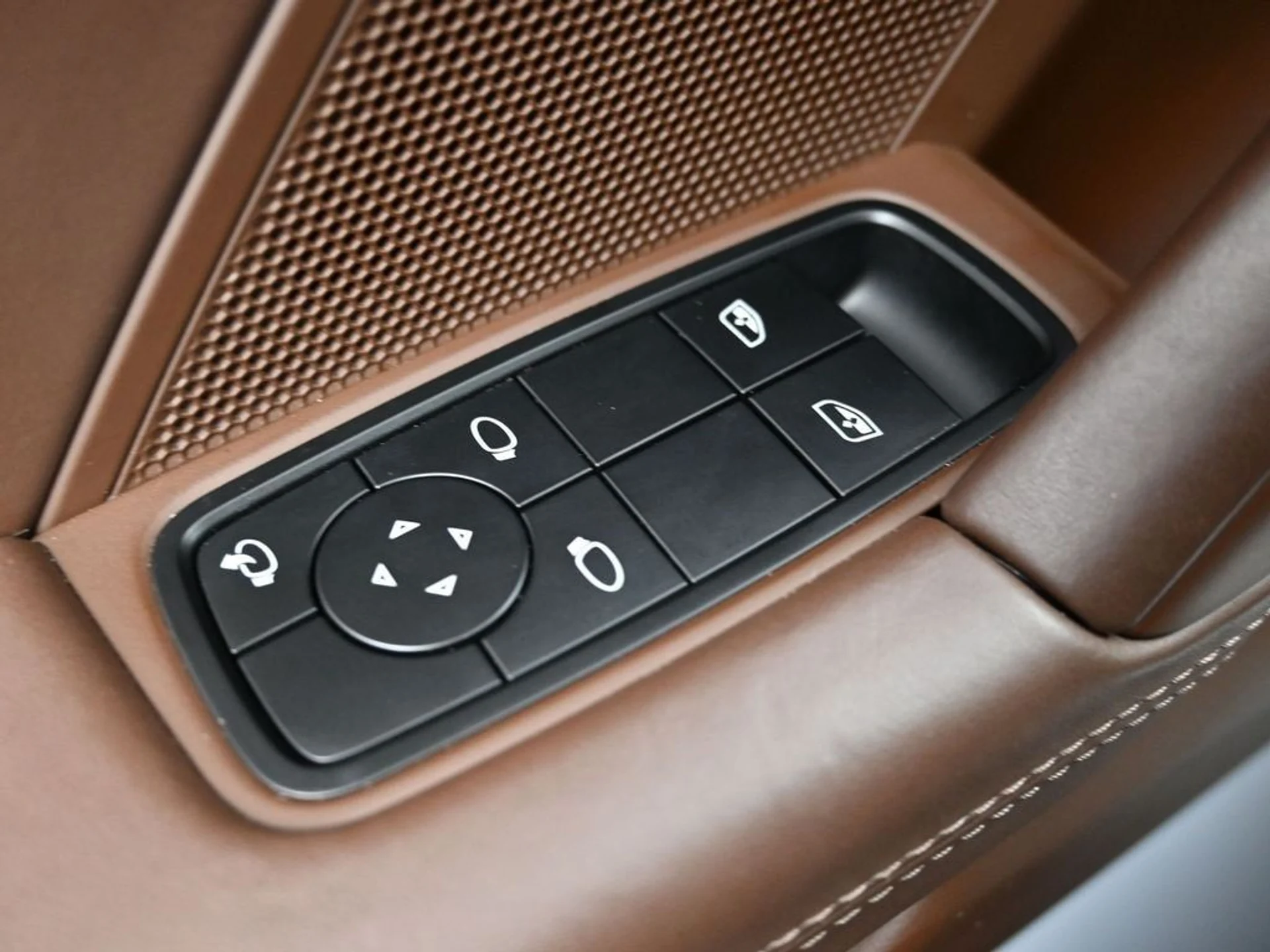 mph016_3610125210_9a187894d614f6a0706016cf16370261x_e880190ea6