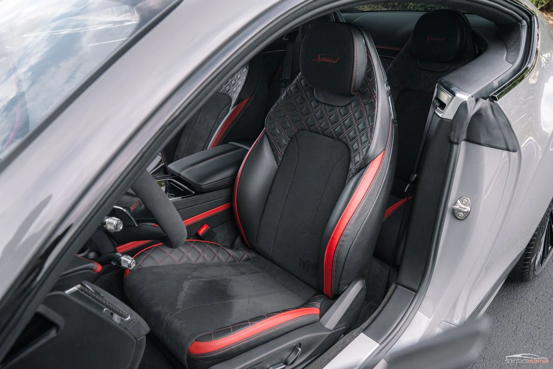 mph016_3613345767_Used_2022_Bentley_Continental_GT_Speed_in_Camrian_Grey_w_Factory_Carbon_Kit_Rotating_Display_1762295522_f8cf1199b3