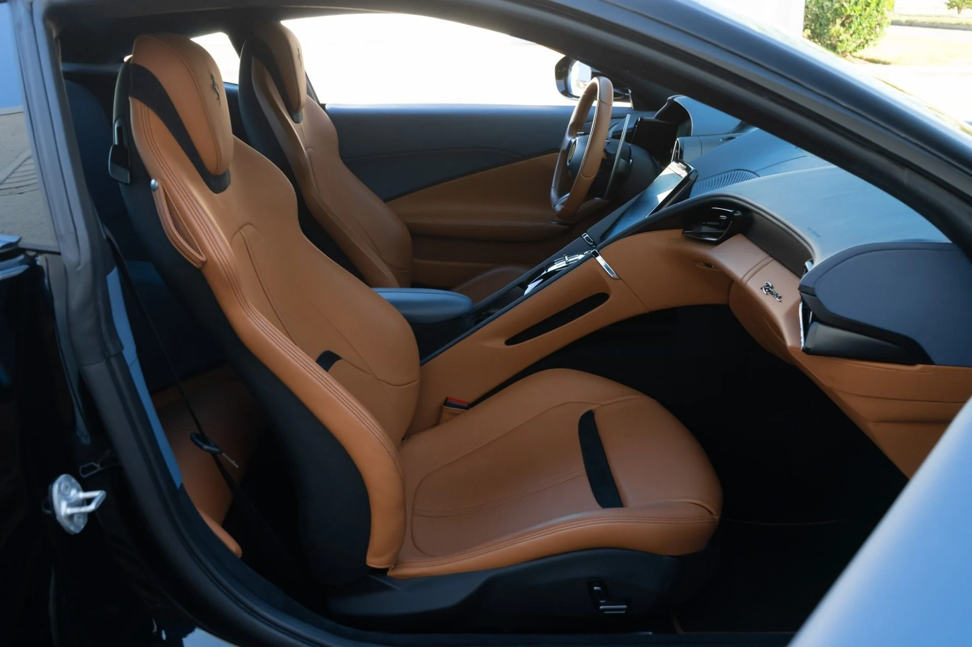 mph016_3616732666_Used_2022_Ferrari_Roma_1764112465_ca107e48f1