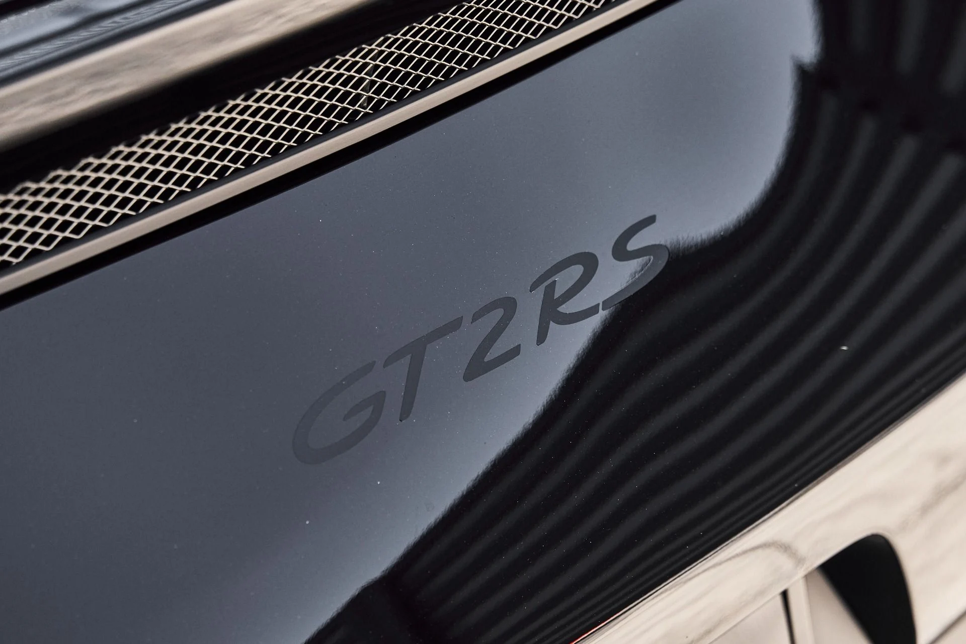 mph016_362740152_Used_2018_Porsche_911_GT_2_RS_1778880891_1ff7404568