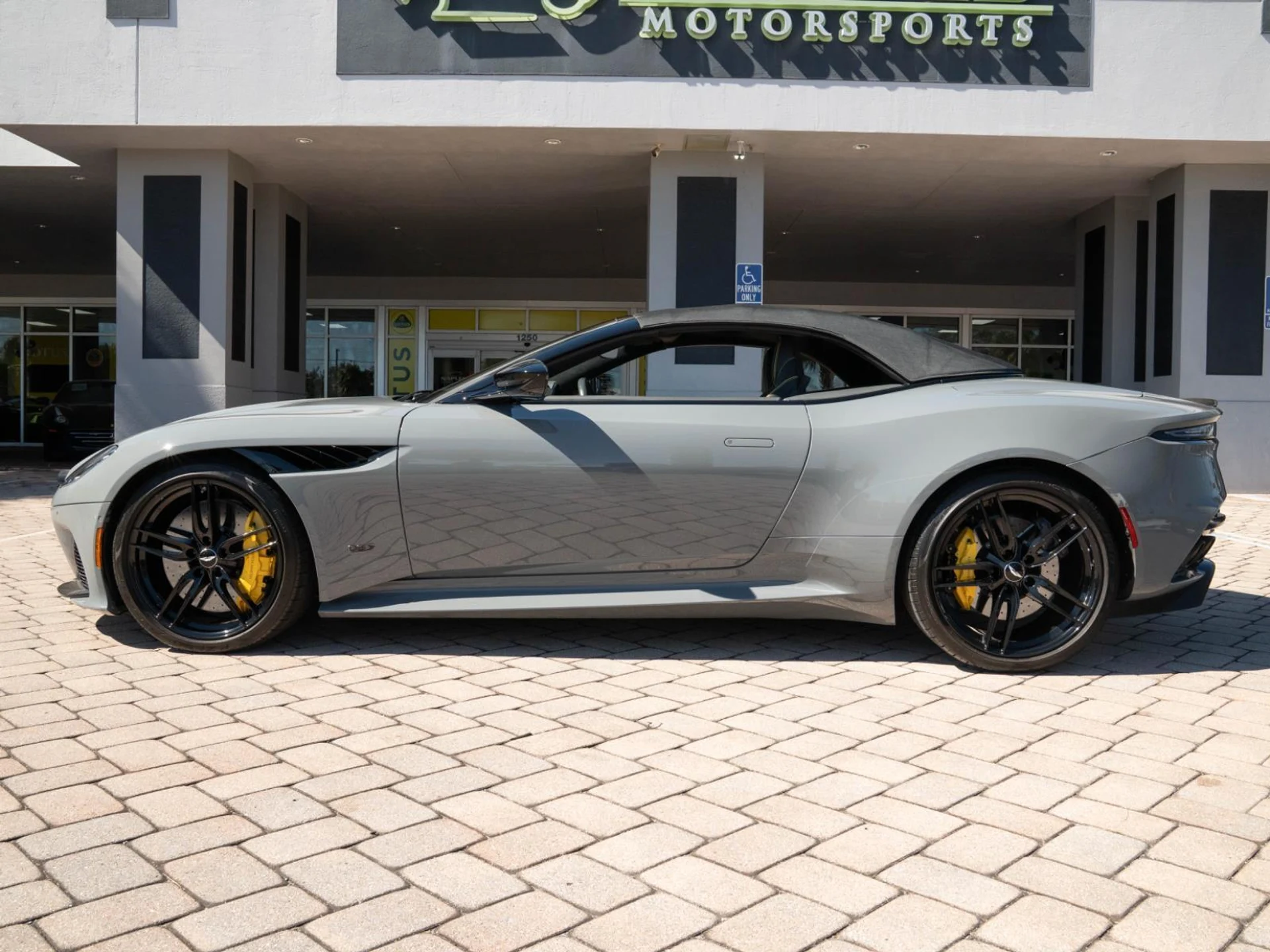 mph016_3634731018_Used_2022_Aston_Martin_DBS_Superleggera_1770058023_fd1fd5ada4