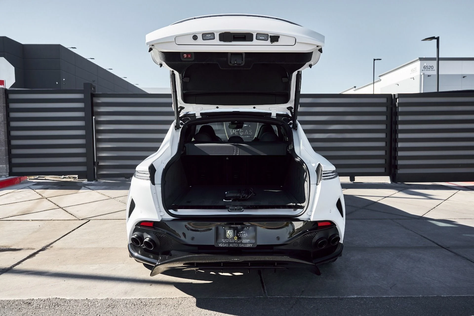 mph016_3636226601_Used_2025_Aston_Martin_DBX_707_1767063149_141913f8f1