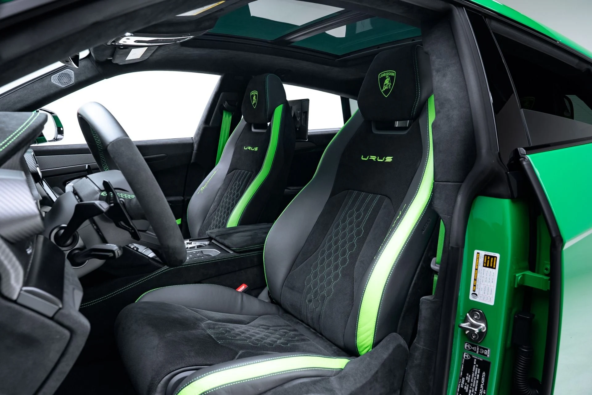 mph016_364504739_Used_2023_Lamborghini_Urus_Performante_1776122836_ac29a2fcfb