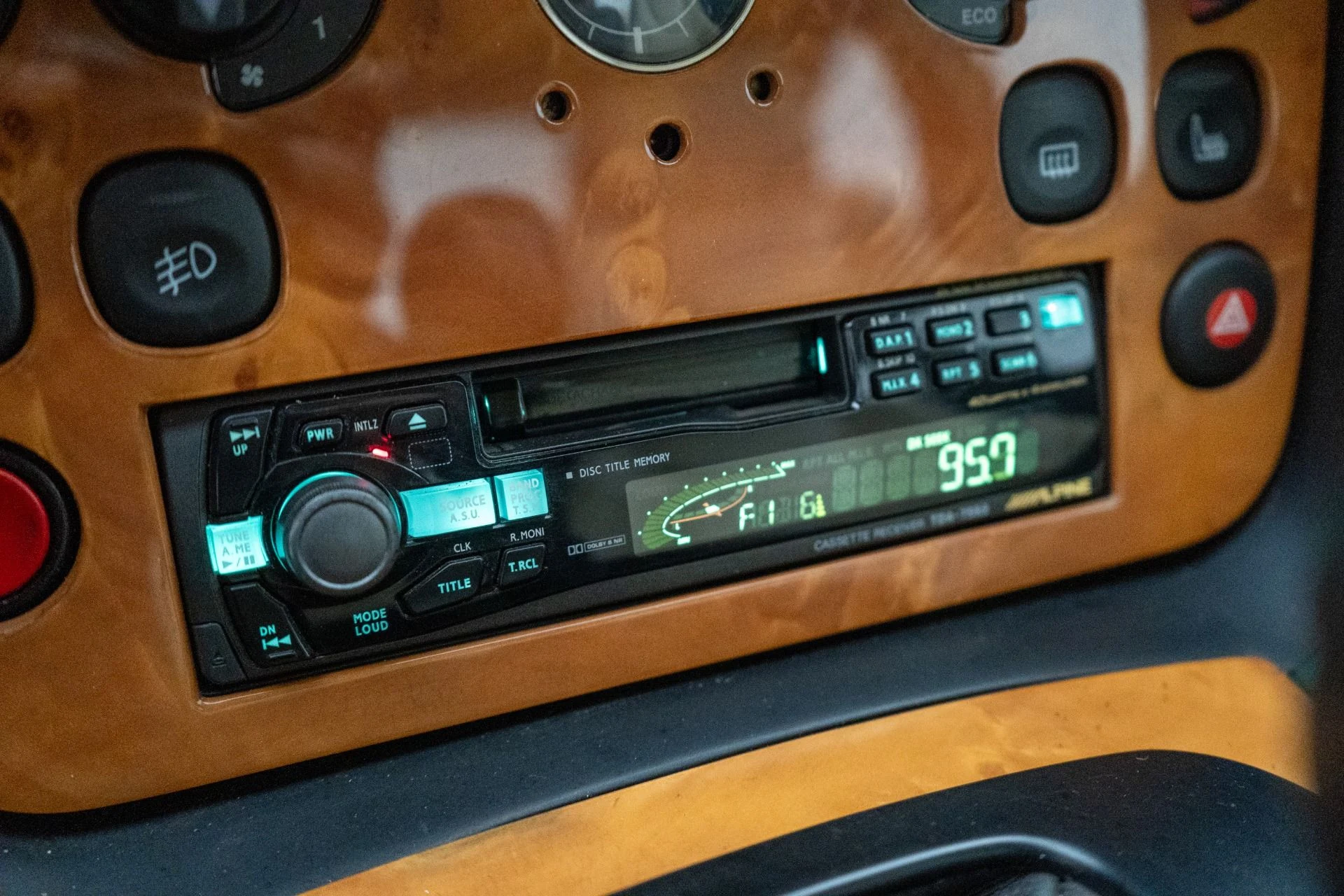 mph016_3645801528_Used_2001_Aston_Martin_DB_7_V12_Vantage_1760468249_1816c9135a