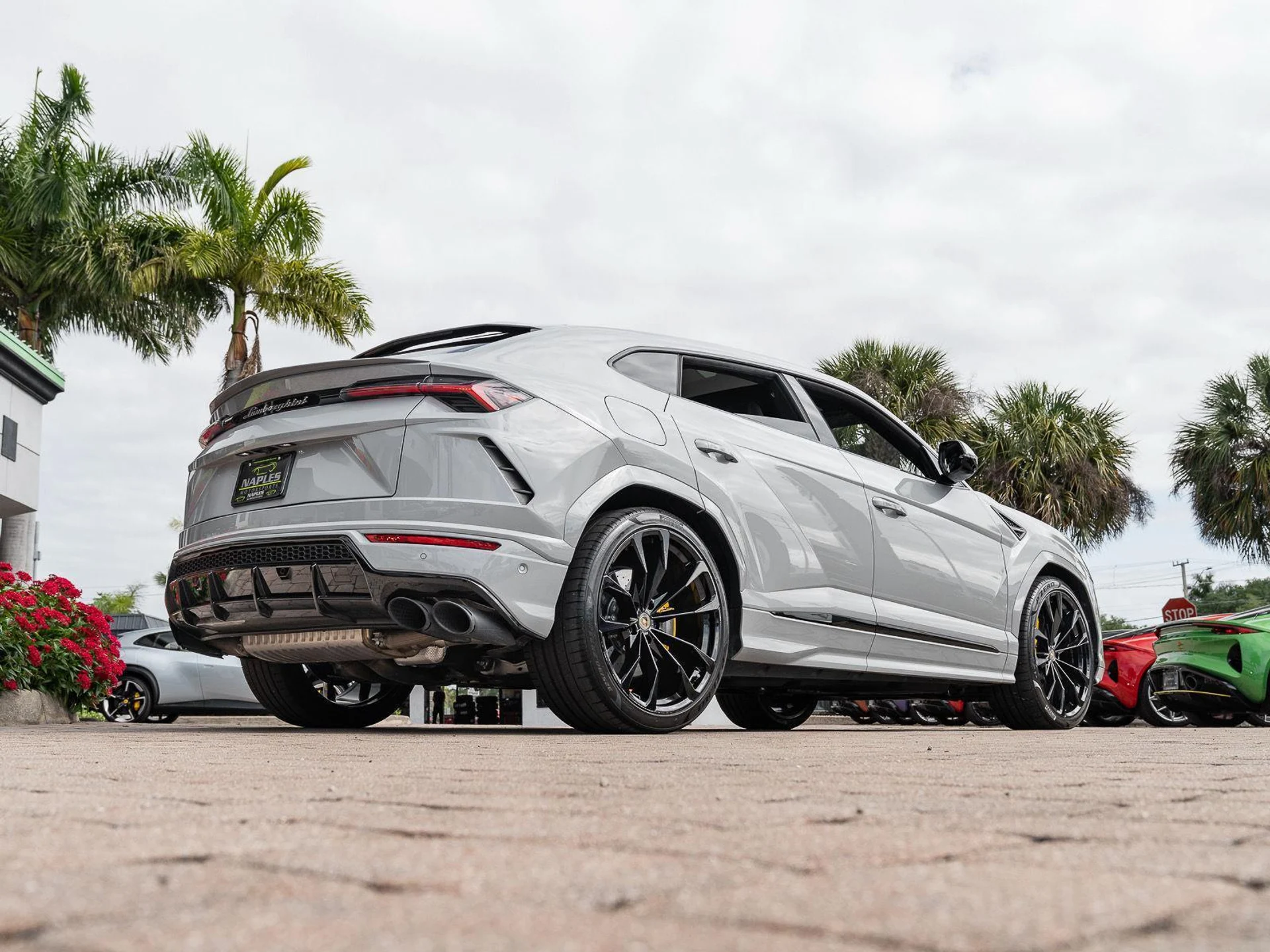 mph016_365387351_Used_2022_Lamborghini_Urus_AWD_1777086167_99b166938b