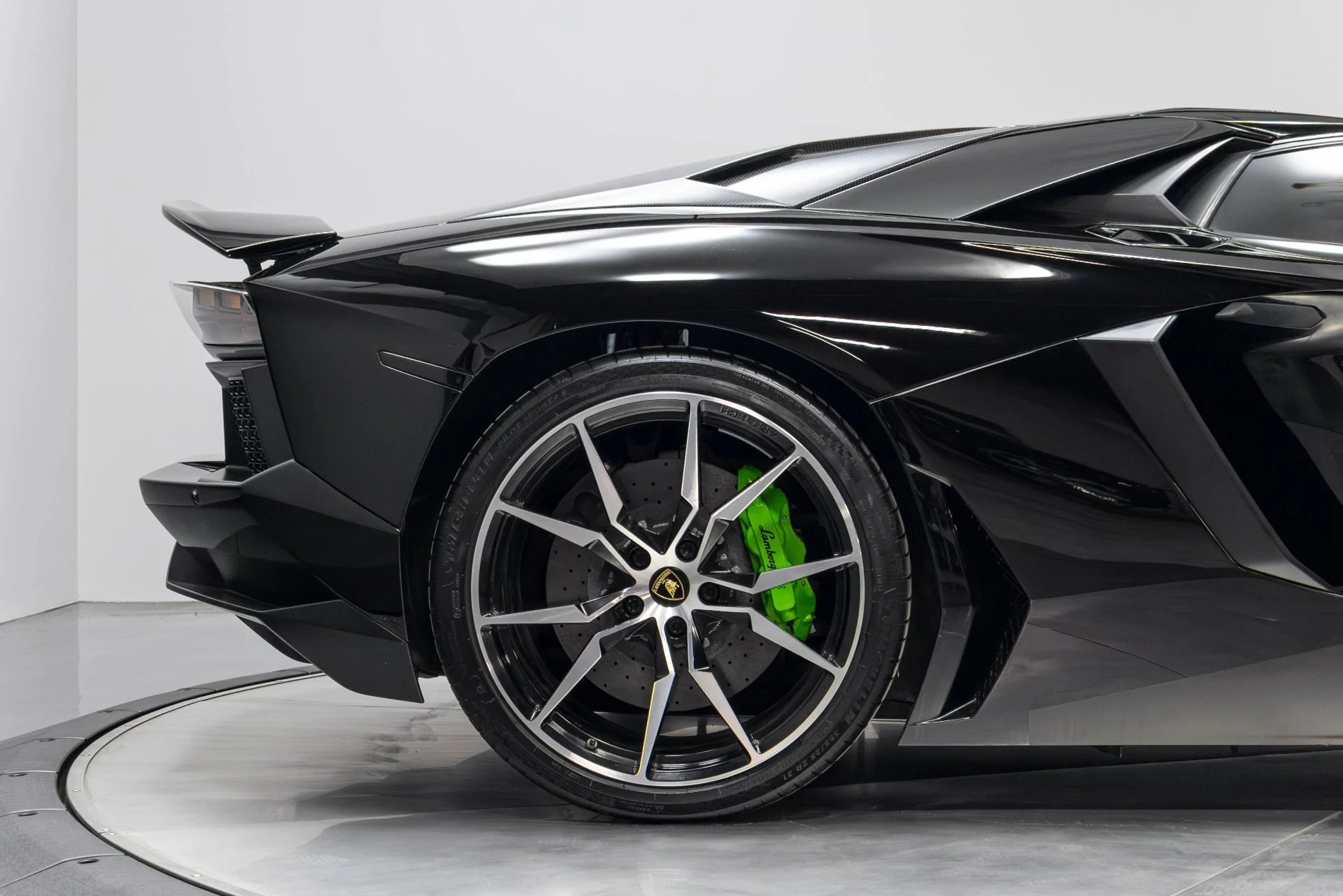 mph016_3653970830_Used_2015_Lamborghini_Aventador_LP_700_4_1780593182_5dedfc5297