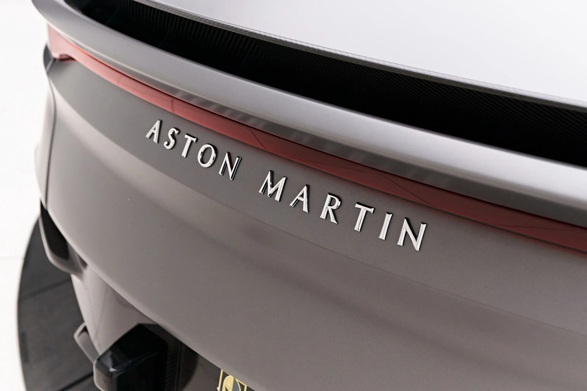 mph016_365508598_Used_2021_Aston_Martin_DBS_Superleggera_1720056628_d5f1d23368