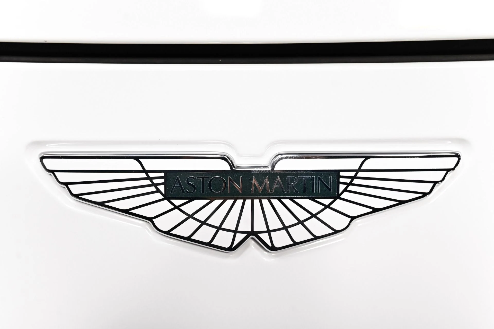 mph016_3657317870_Used_2023_Aston_Martin_DBX_707_1791313494_46c453c511
