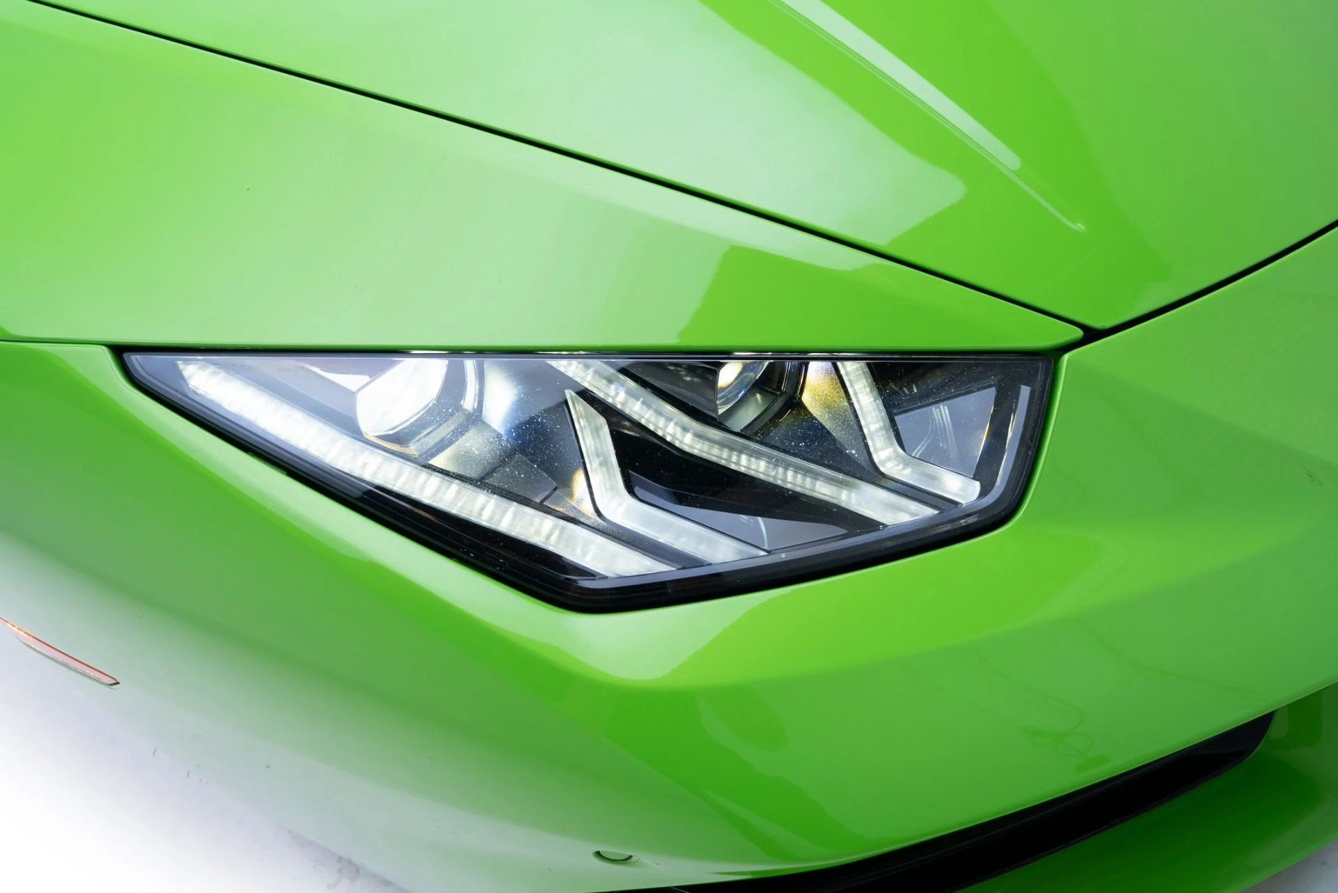 mph016_3661677340_Used_2019_Lamborghini_Huracan_LP_580_2_1780329686_5057506ba5