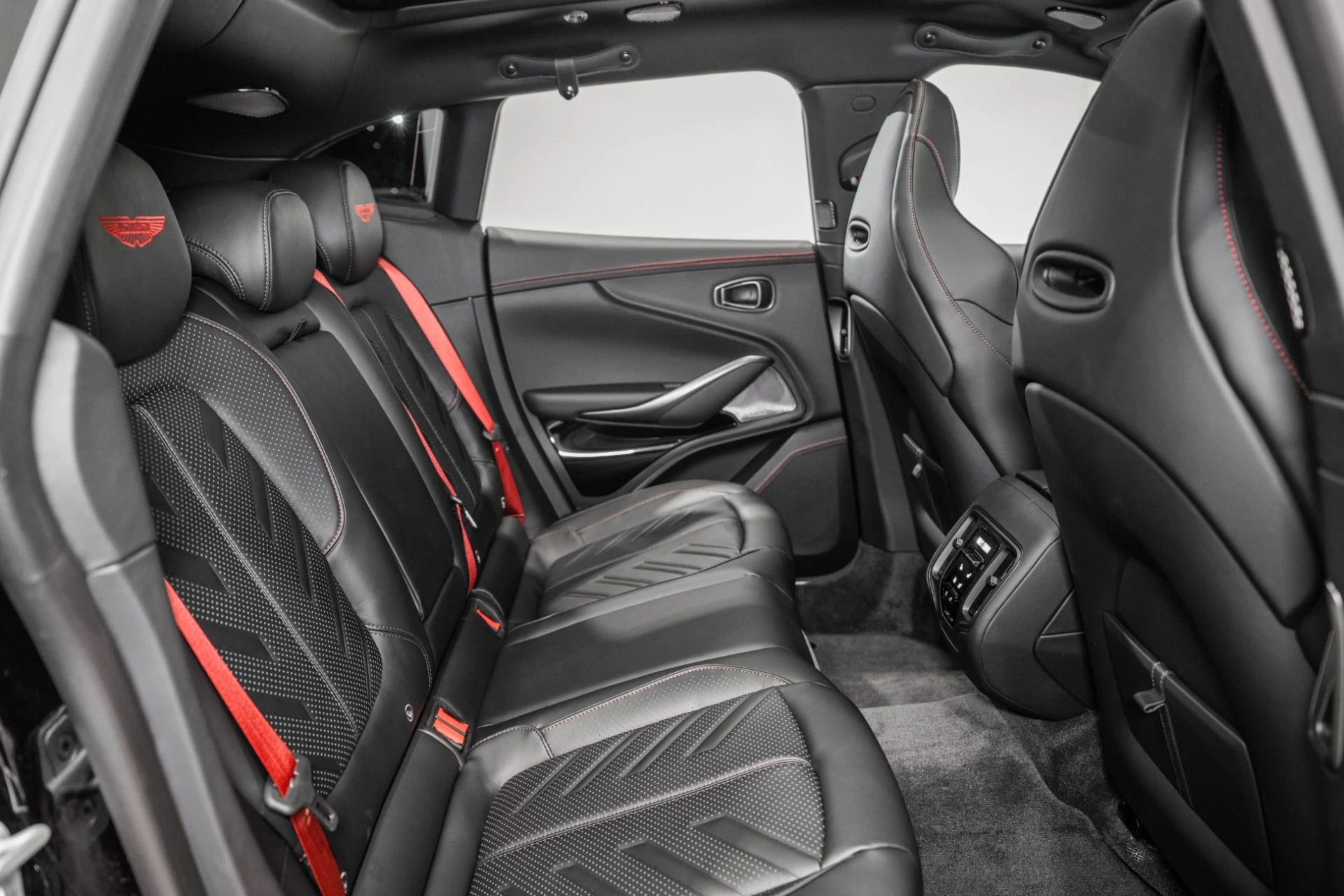 mph016_3668147024_New_2026_Aston_Martin_DBX_S_1765985660_d419e453f6