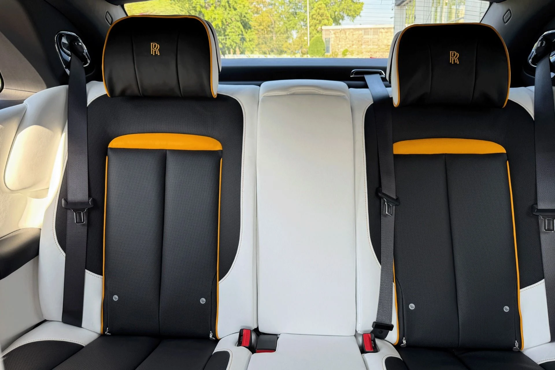 mph016_3668573124_Used_2021_Rolls_Royce_Ghost_1755072256_0996301b9f
