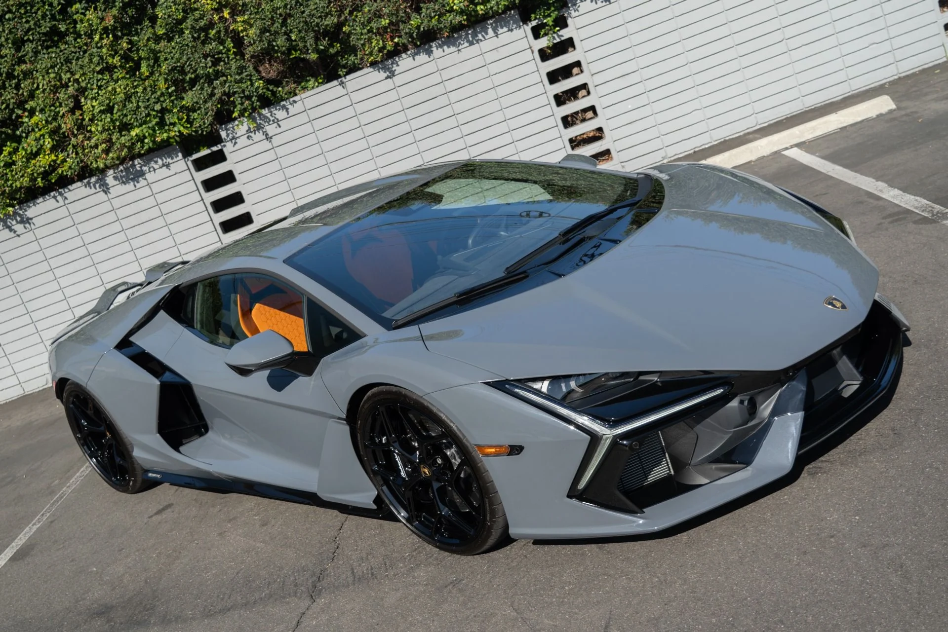 mph016_3675452823_Used_2024_Lamborghini_Revuelto_1755720584_dc06f62546