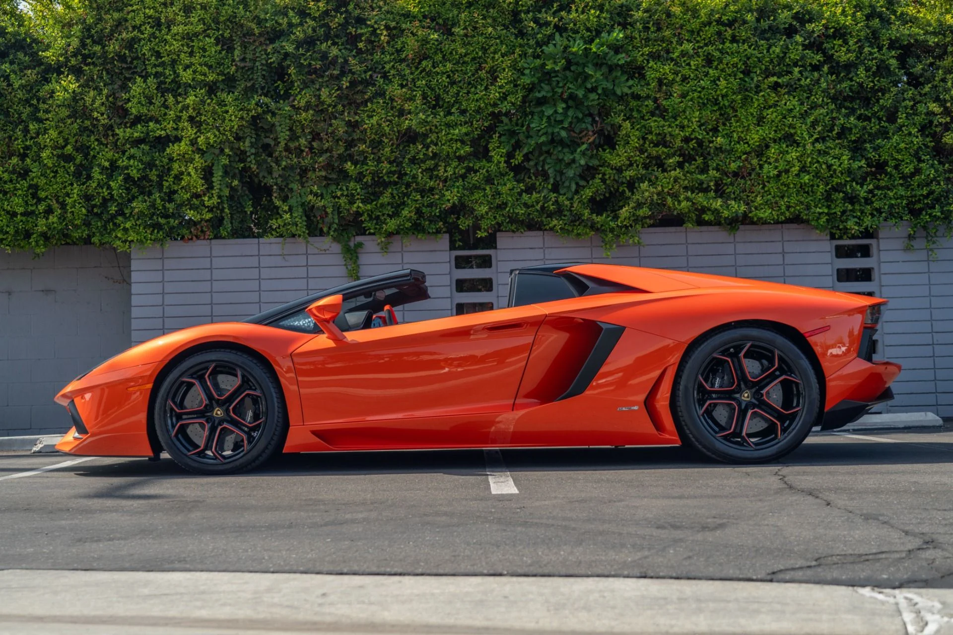 mph016_3678267121_Used_2014_Lamborghini_Aventador_LP_700_4_1759878623_e5bcdce06b