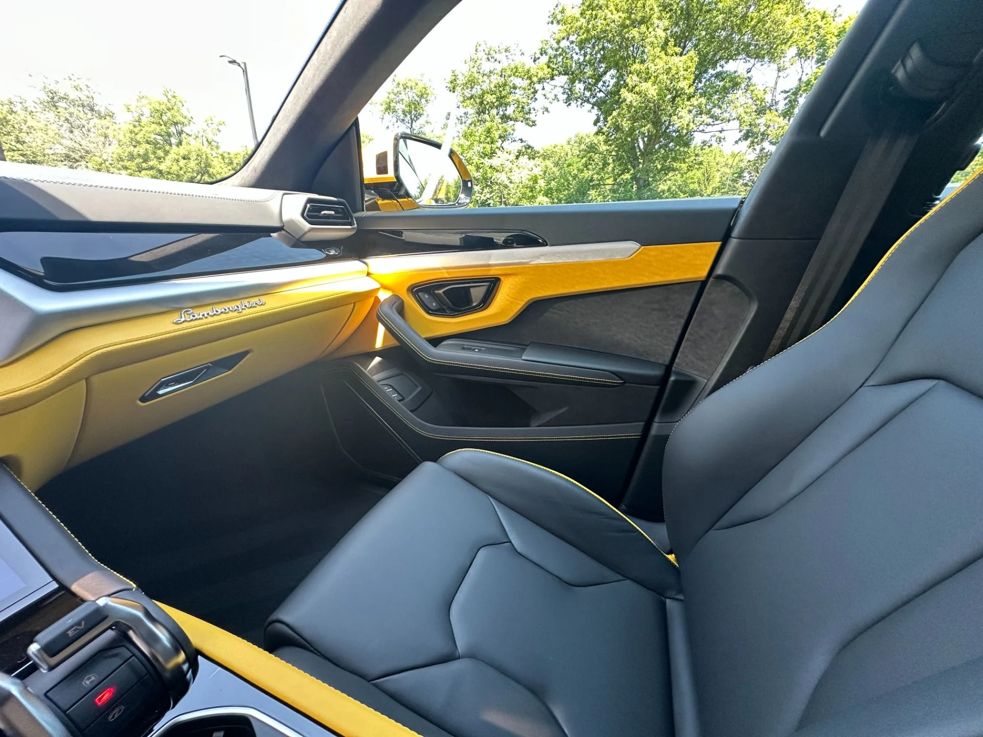 mph016_3680702750_Used_2026_Lamborghini_Urus_SE_1783720156_bf64fc0475