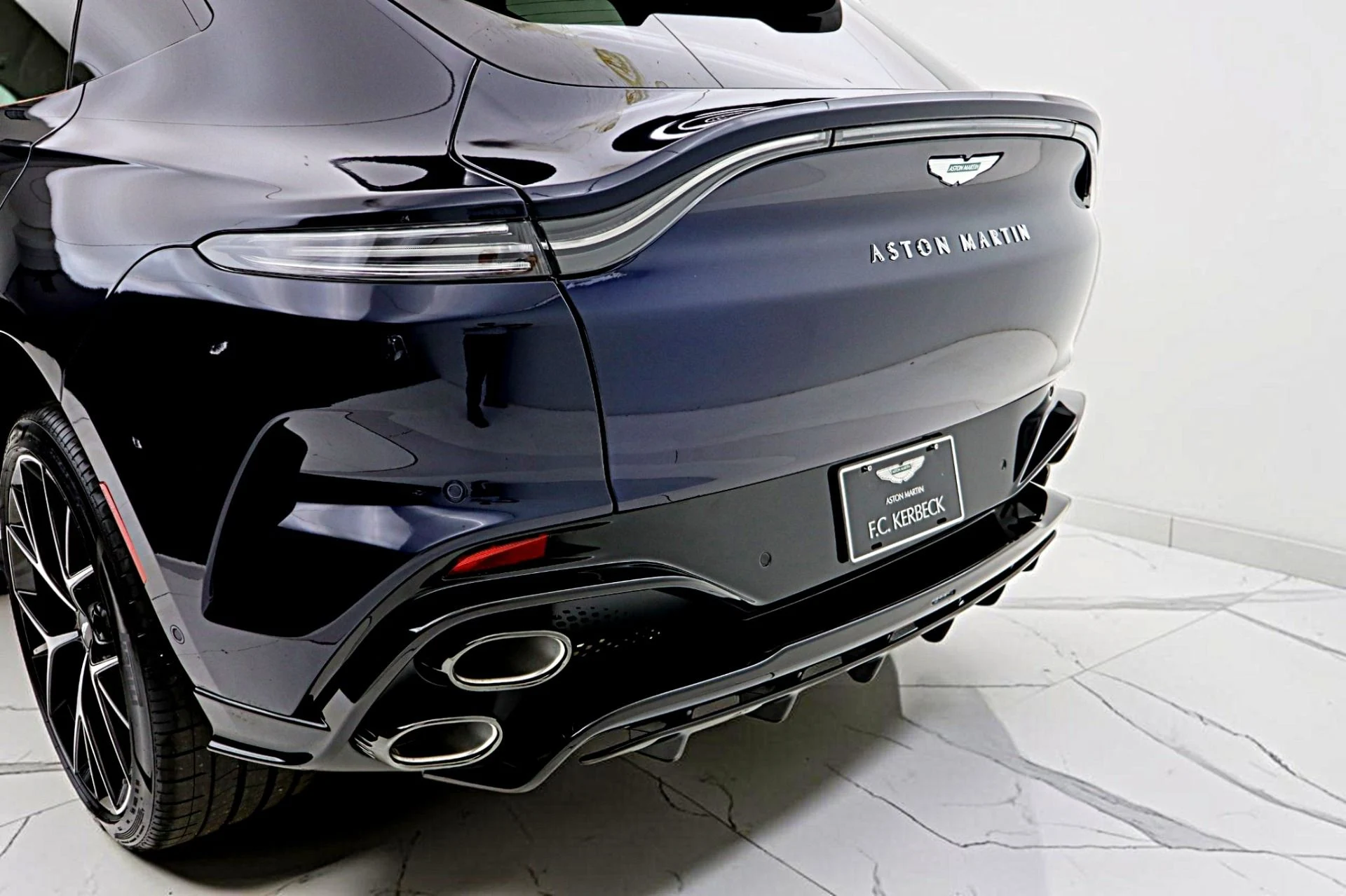mph016_3681772266_New_2026_Aston_Martin_DBX_S_b38136dab0