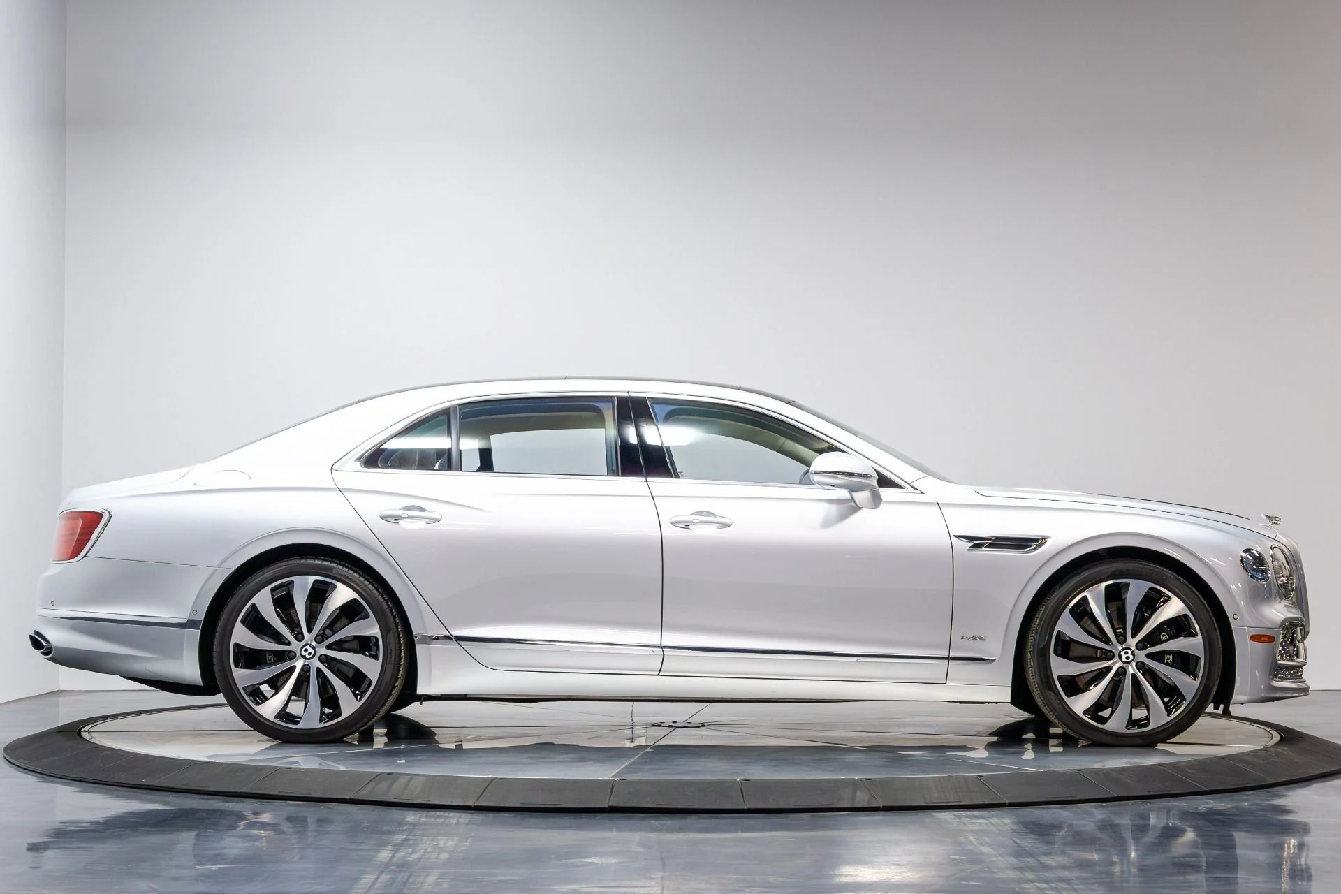 mph016_3681784381_Used_2021_Bentley_Flying_Spur_W12_1772666284_7d024415ec