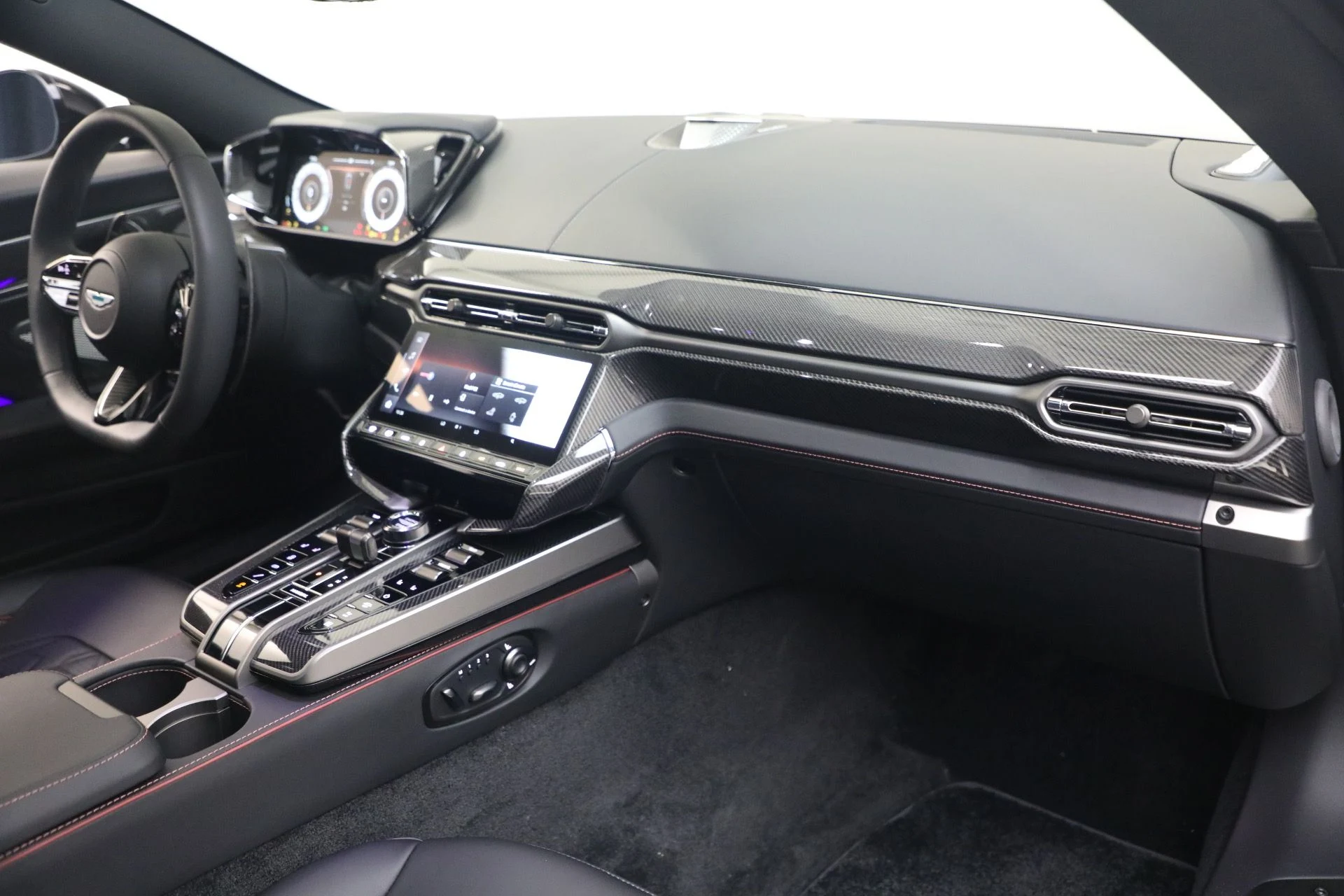 mph016_3682168518_Used_2026_Aston_Martin_Vanquish_1787327512_e9fe212353