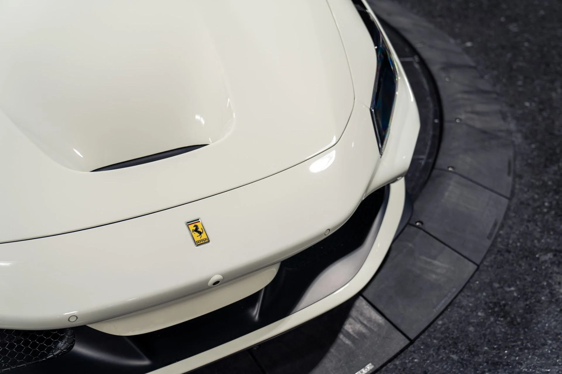 mph016_3684454813_Used_2023_Ferrari_F8_Spider_Passenger_Display_Front_Lift_1785938596_3bb3e39558