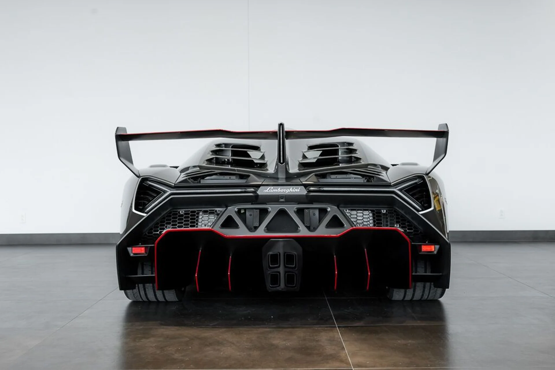 mph016_3686691501_lamborghini_veneno_2014_jpg_v_1779988126_9098d87e7f