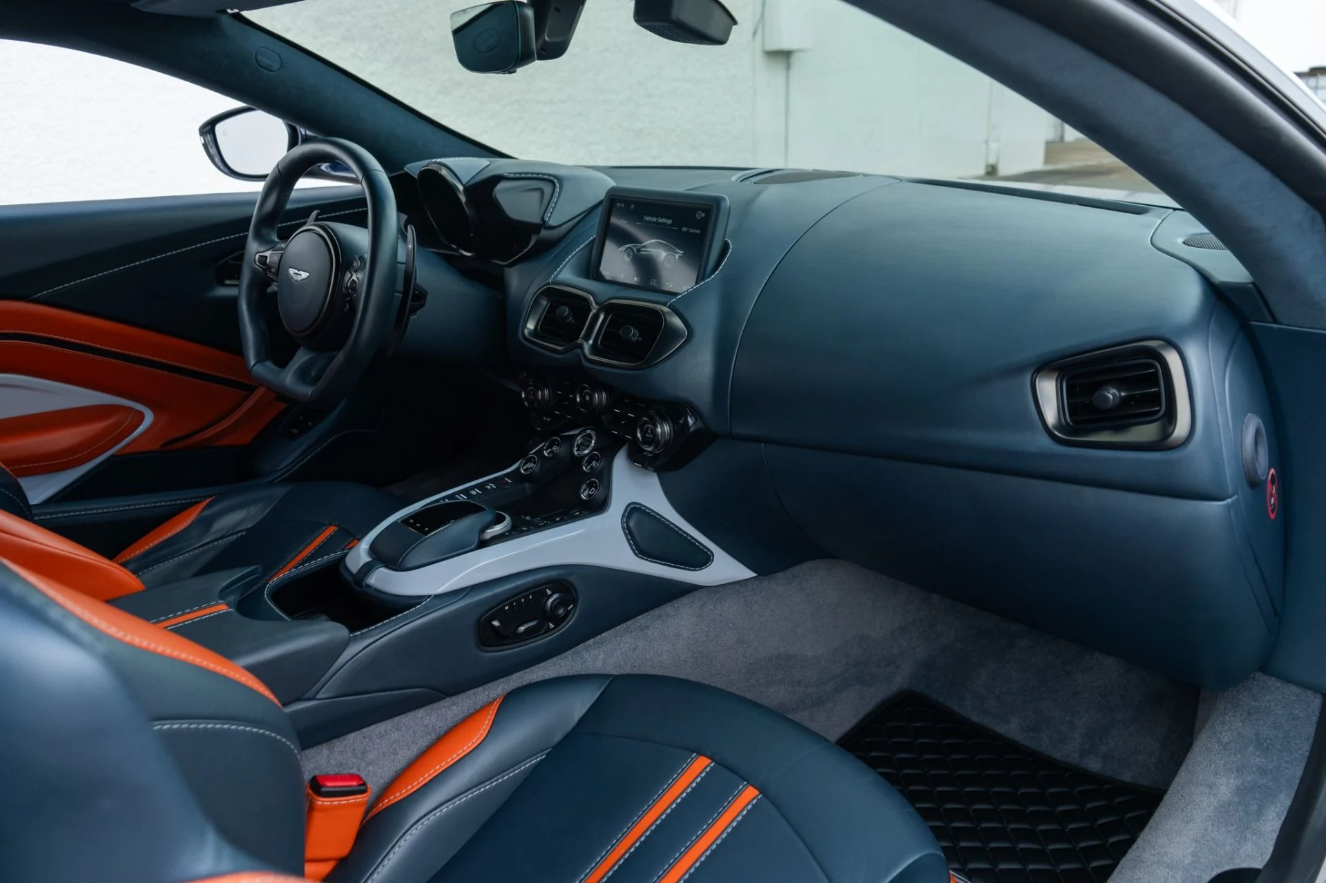 mph016_3687431322_Used_2019_Aston_Martin_Vantage_1777043829_5187443076