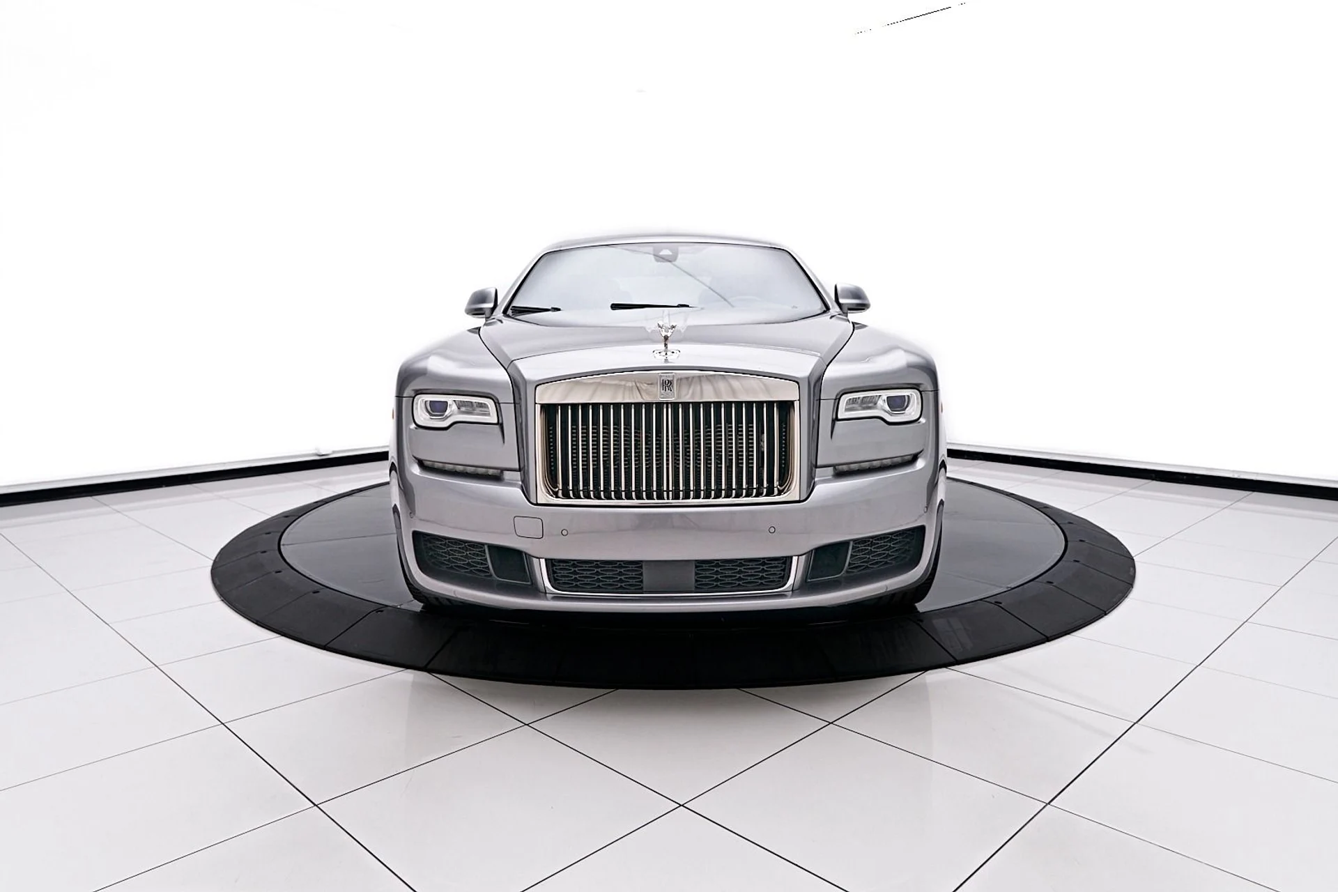 mph016_3691831401_Used_2019_Rolls_Royce_Ghost_Base_1744847276_5610a0fe7a