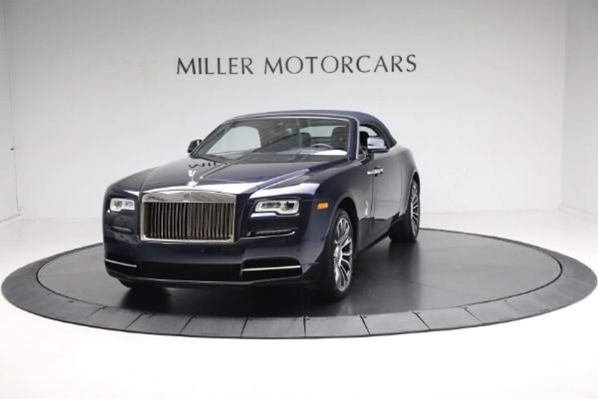 mph016_3695340861_Used_2018_Rolls_Royce_Dawn_42e6daa5a4