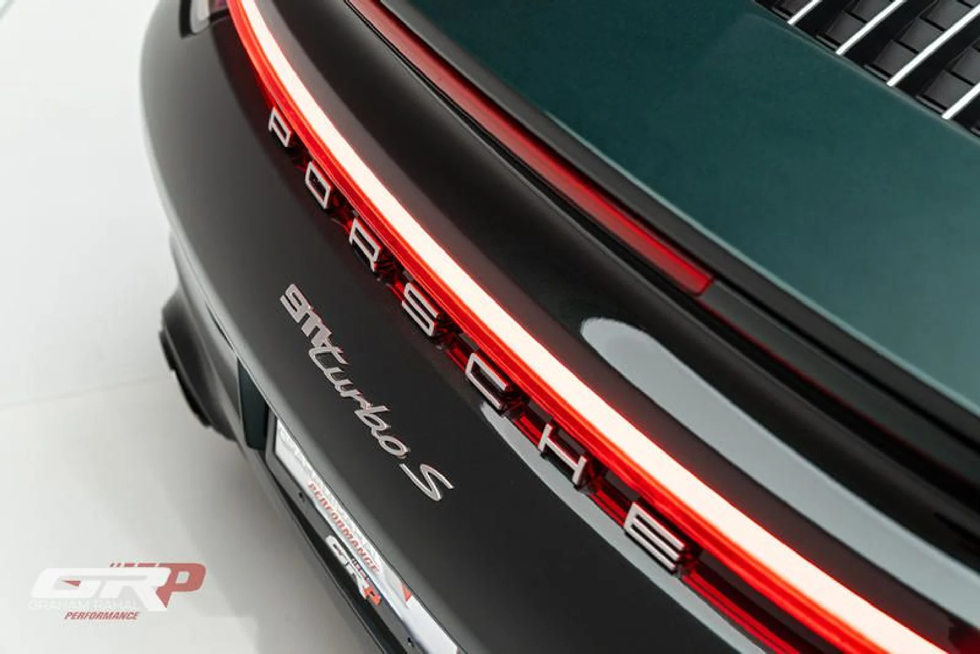 mph016_369544894_571057_AD_A161_4_E25_A404_F843_E3301_B24_967fde8a1e