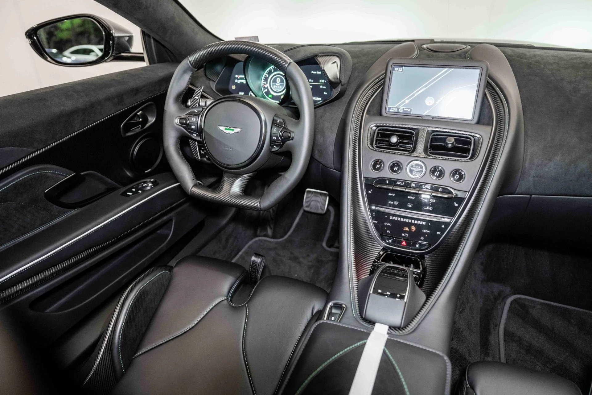 mph016_3696259106_Used_2023_Aston_Martin_DBS_770_Ultimate_1701899330_5a79272d36