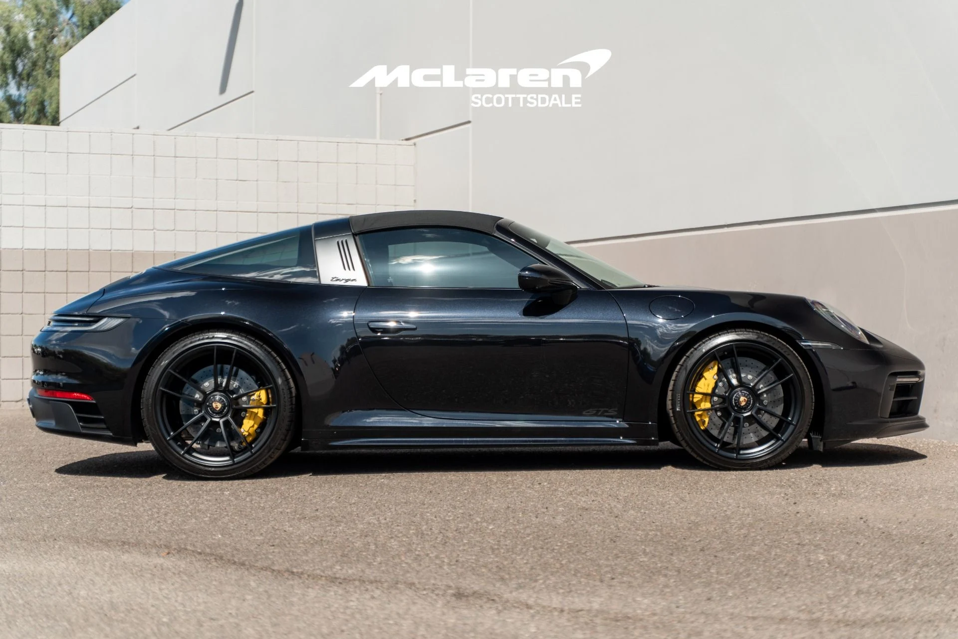 mph016_3698527454_Used_2024_PORSCHE_911_1775537558_debcba6e3b